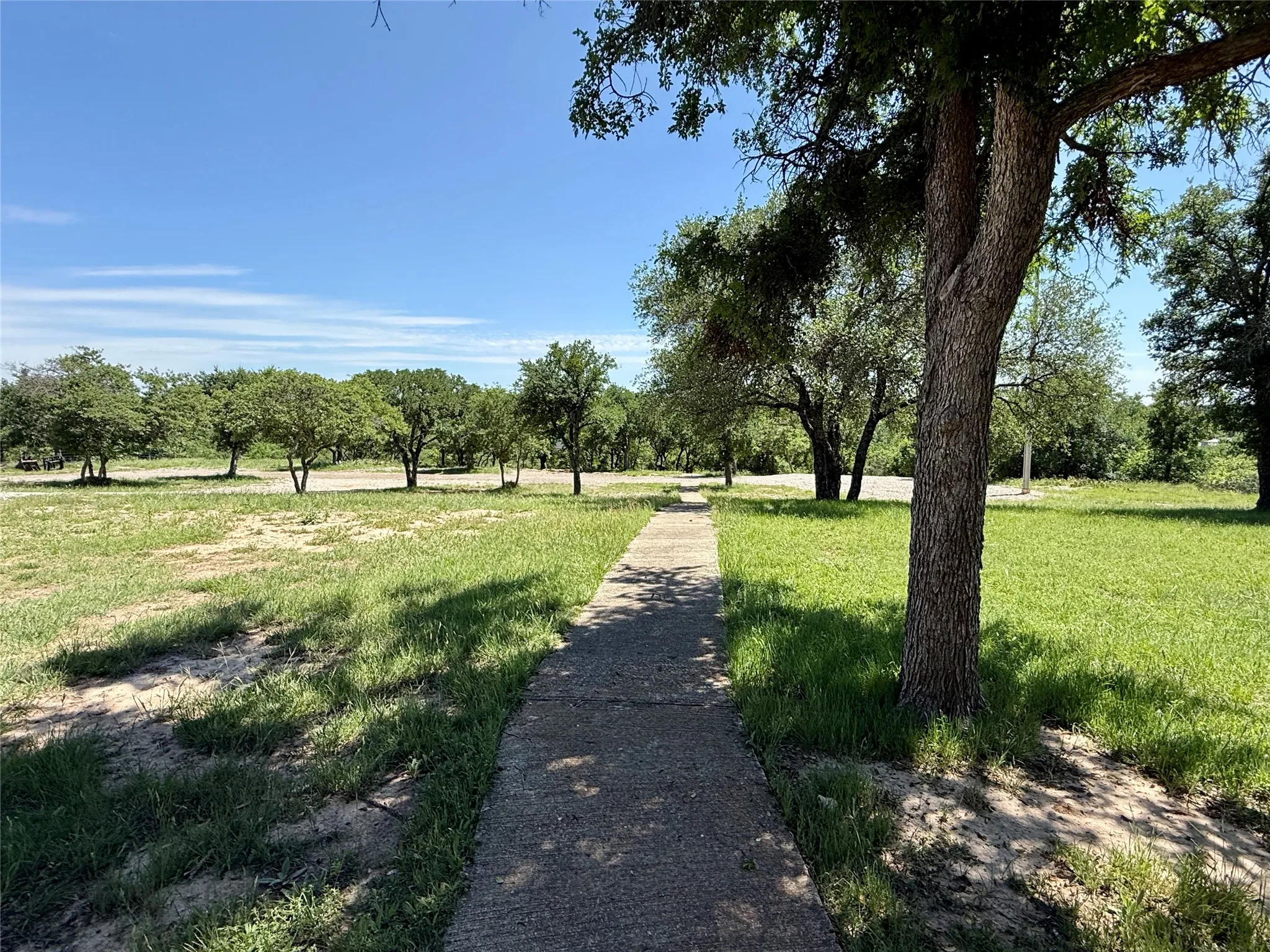 Single Family Residence For Sale in Brown County , 2007 Deepwater Road, Brownwood, Texas 76801, 3 Bedroom, 2 Bathroom, 2 Garage spaces, 2,450 Sqft, built in 1997, Price $1,599,900, mls#21259591, Real Estate Agent in Brownwood, Homes For Sale in Brown county, Homes For Sale in Brownwood, Realtor in Brownwood Texas, Real Estate Brokerage Independent Realty Texas, Luminita Cordes Realtor