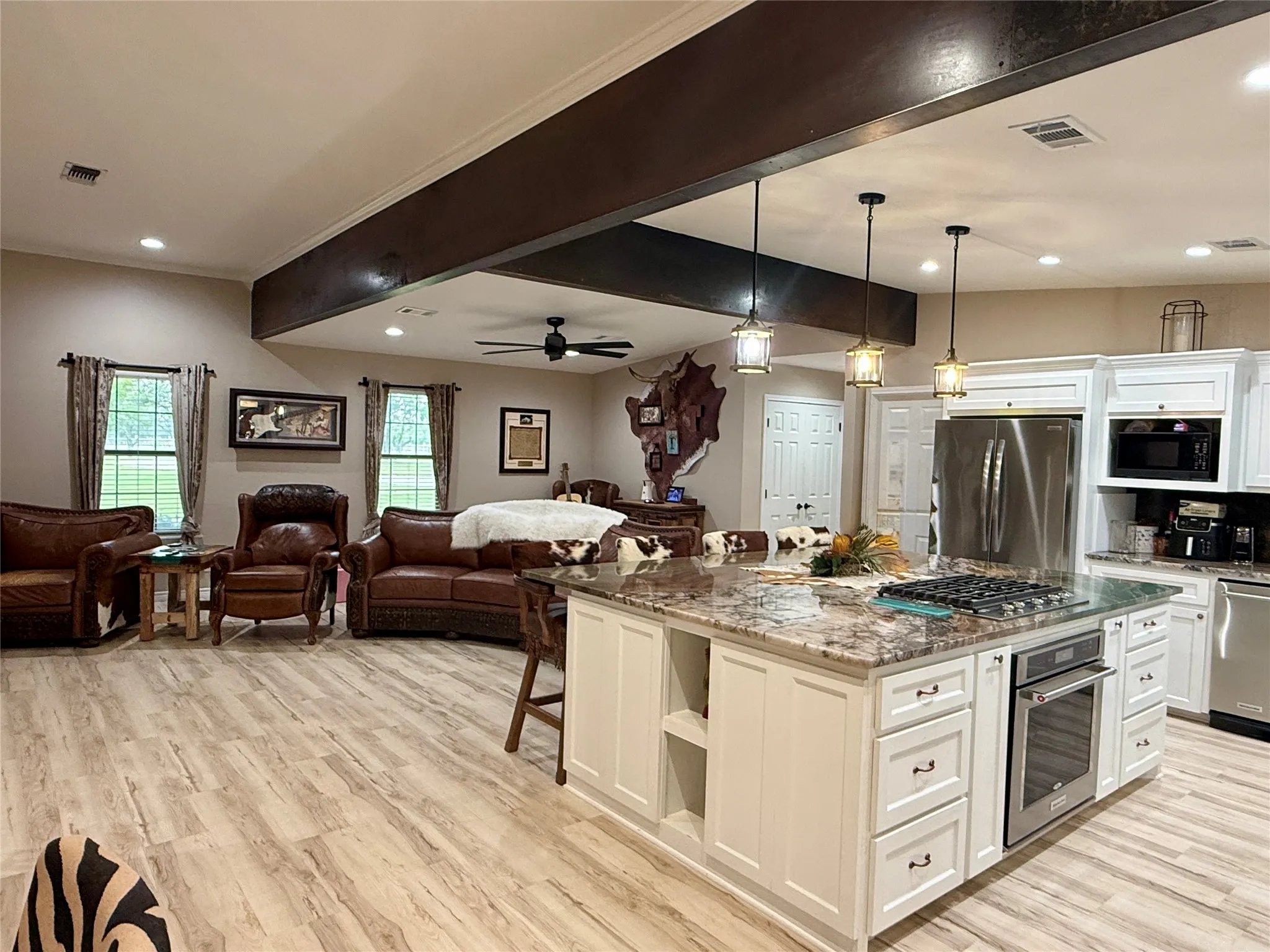 Single Family Residence For Sale in Brown County , 2007 Deepwater Road, Brownwood, Texas 76801, 3 Bedroom, 2 Bathroom, 2 Garage spaces, 2,450 Sqft, built in 1997, Price $1,599,900, mls#21259591, Real Estate Agent in Brownwood, Homes For Sale in Brown county, Homes For Sale in Brownwood, Realtor in Brownwood Texas, Real Estate Brokerage Independent Realty Texas, Luminita Cordes Realtor