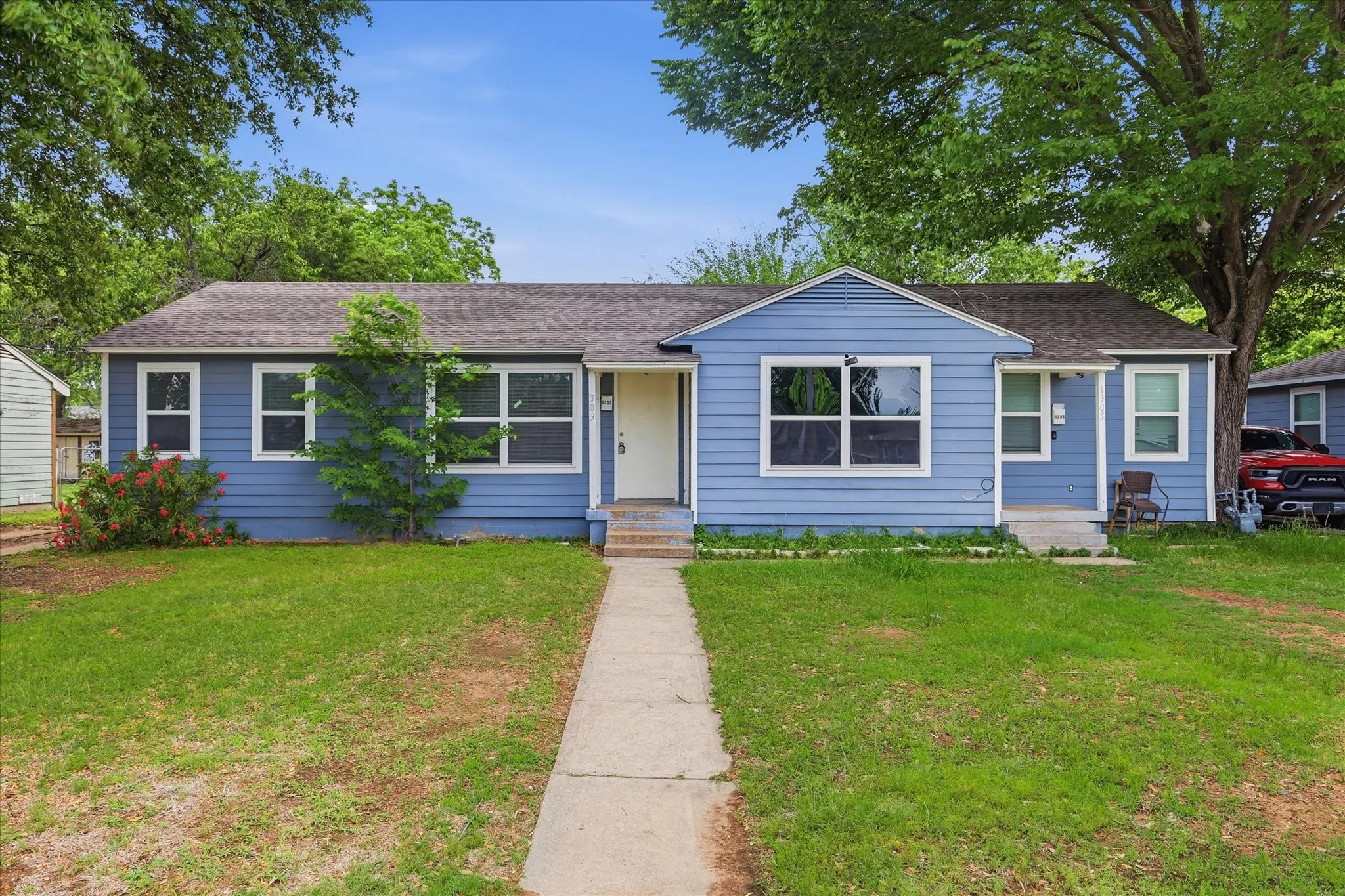 Single Family Residence For Sale in Dallas County , 1303 Stone Drive, Irving, Texas 75061, 4 Bedroom, 2 Bathroom, Garage spaces, 1,220 Sqft, built in 1952, mls#21259513, Real Estate Agent in Irving, Homes For Sale in Dallas county, Homes For Sale in Irving, Realtor in Irving Texas, Real Estate Brokerage Independent Realty Texas, Luminita Cordes Realtor