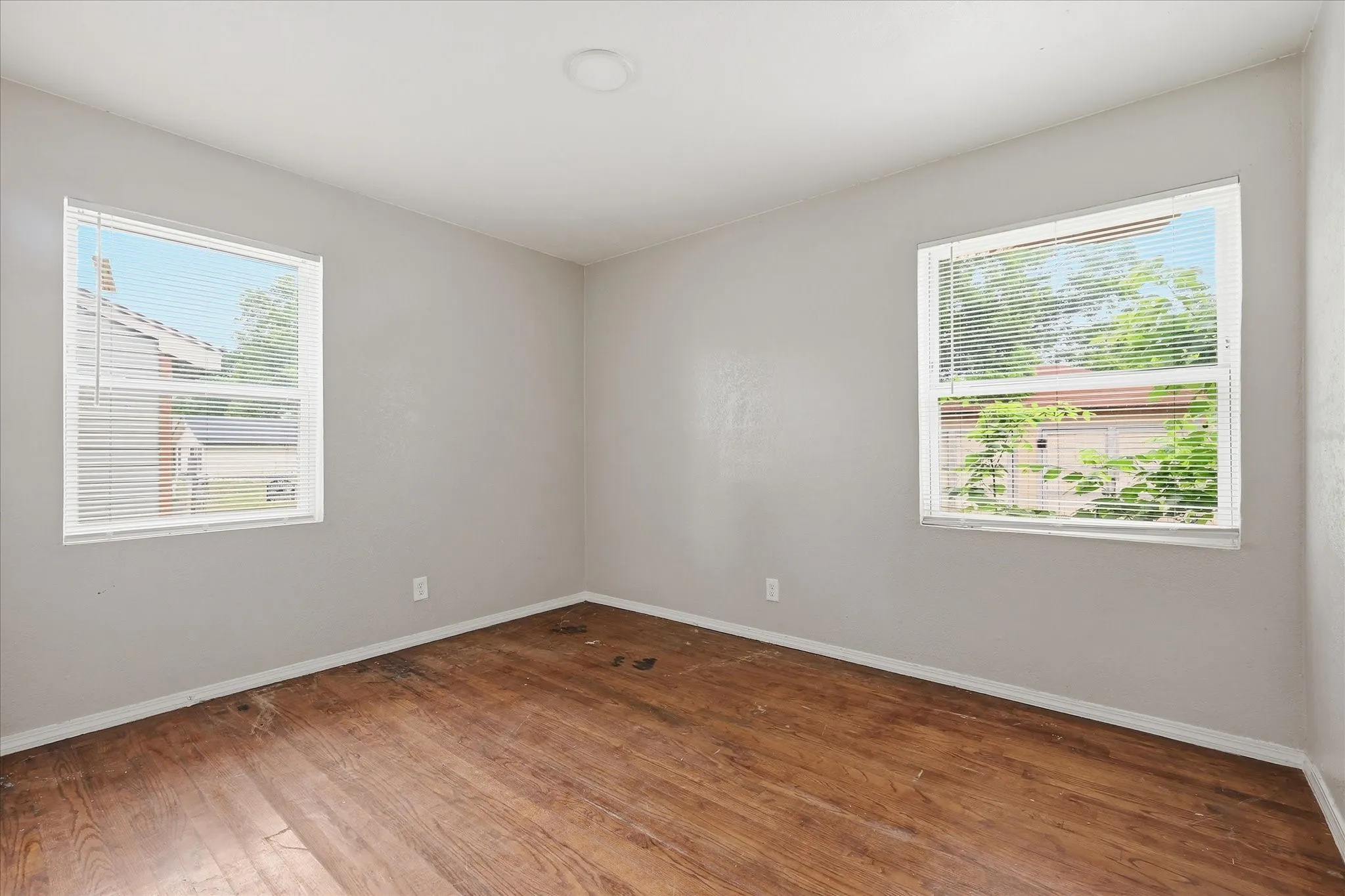 Single Family Residence For Sale in Dallas County , 1303 Stone Drive, Irving, Texas 75061, 4 Bedroom, 2 Bathroom, Garage spaces, 1,220 Sqft, built in 1952, mls#21259513, Real Estate Agent in Irving, Homes For Sale in Dallas county, Homes For Sale in Irving, Realtor in Irving Texas, Real Estate Brokerage Independent Realty Texas, Luminita Cordes Realtor