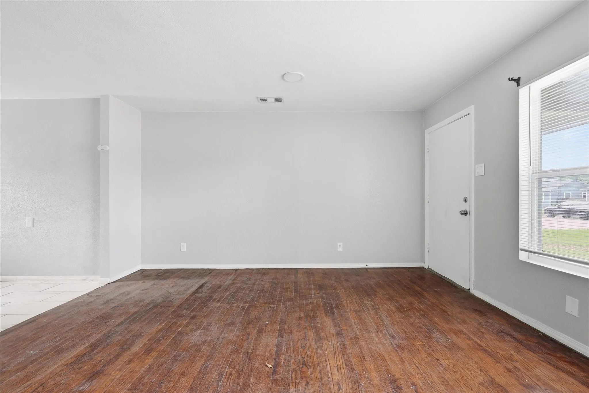 Single Family Residence For Sale in Dallas County , 1303 Stone Drive, Irving, Texas 75061, 4 Bedroom, 2 Bathroom, Garage spaces, 1,220 Sqft, built in 1952, mls#21259513, Real Estate Agent in Irving, Homes For Sale in Dallas county, Homes For Sale in Irving, Realtor in Irving Texas, Real Estate Brokerage Independent Realty Texas, Luminita Cordes Realtor