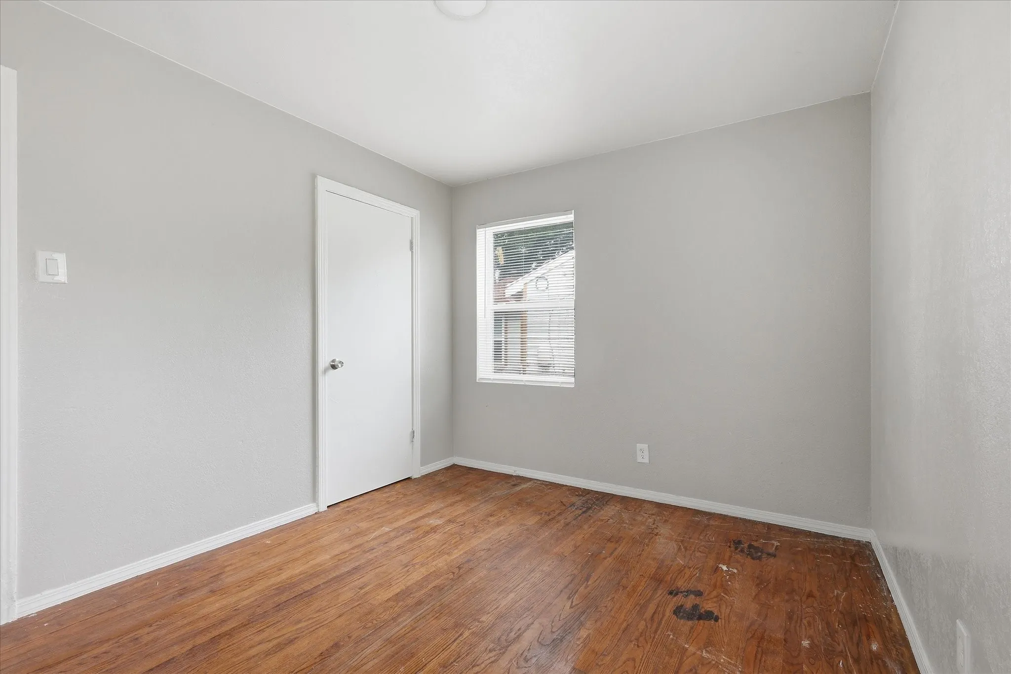Single Family Residence For Sale in Dallas County , 1303 Stone Drive, Irving, Texas 75061, 4 Bedroom, 2 Bathroom, Garage spaces, 1,220 Sqft, built in 1952, mls#21259513, Real Estate Agent in Irving, Homes For Sale in Dallas county, Homes For Sale in Irving, Realtor in Irving Texas, Real Estate Brokerage Independent Realty Texas, Luminita Cordes Realtor