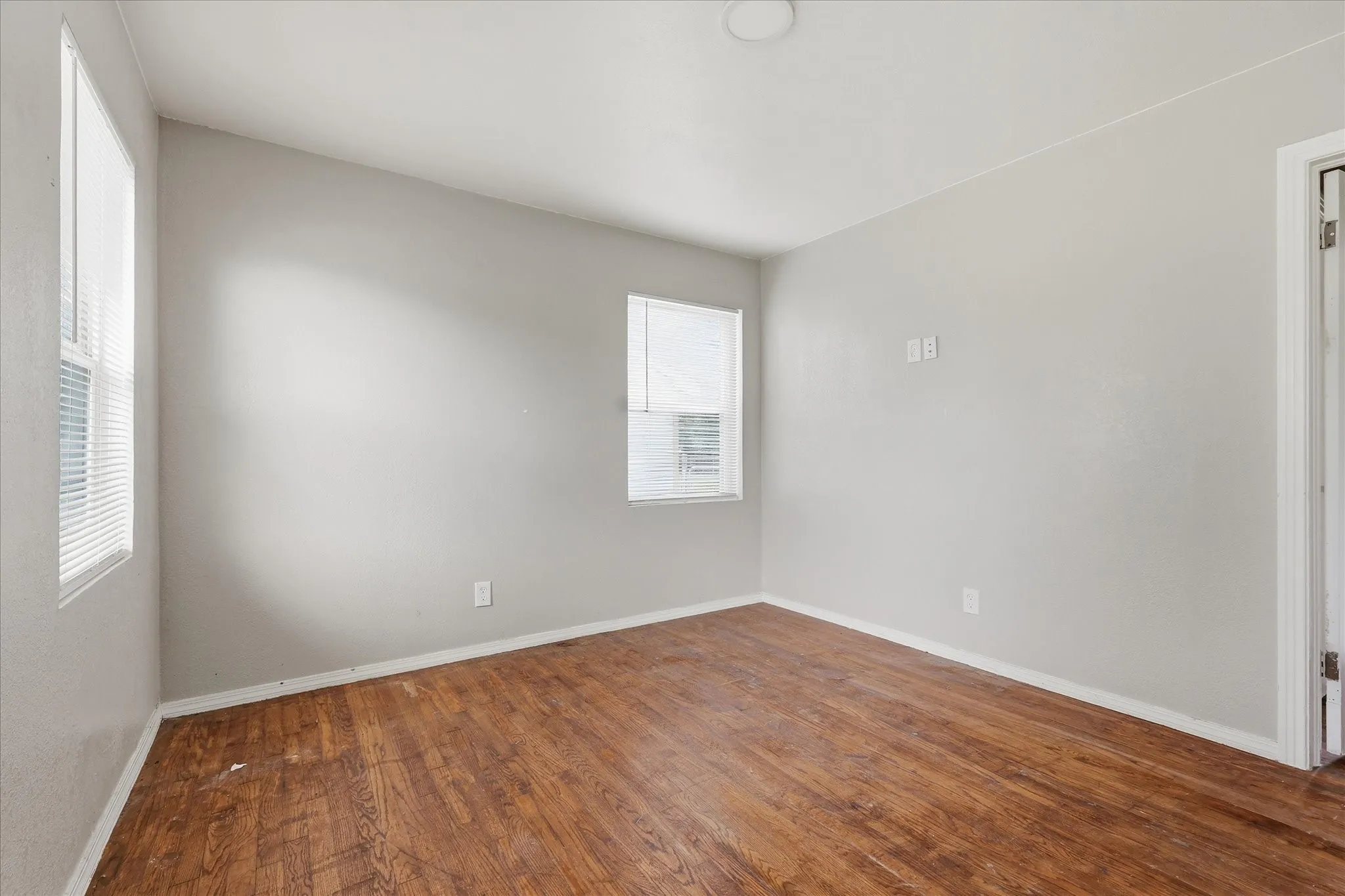 Single Family Residence For Sale in Dallas County , 1303 Stone Drive, Irving, Texas 75061, 4 Bedroom, 2 Bathroom, Garage spaces, 1,220 Sqft, built in 1952, mls#21259513, Real Estate Agent in Irving, Homes For Sale in Dallas county, Homes For Sale in Irving, Realtor in Irving Texas, Real Estate Brokerage Independent Realty Texas, Luminita Cordes Realtor