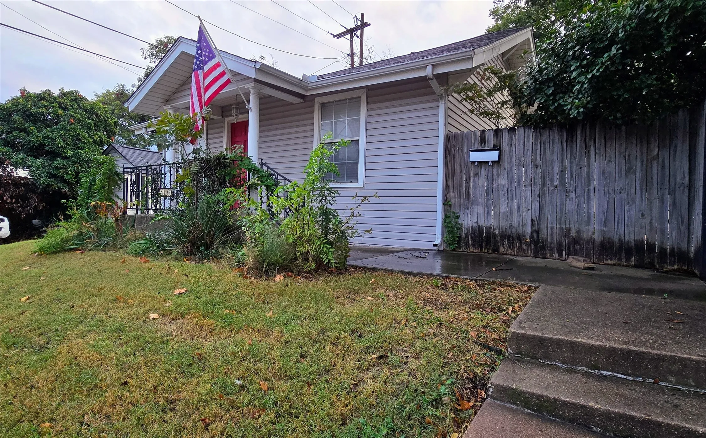 Apartment For Rent in Tarrant County , 2861 W Devitt Street, Fort Worth, Texas 76109, 1 Bedroom, 1 Bathroom, Garage spaces, 744 Sqft, built in 1937, Preowned, Price $1,500, mls#21259562, Real Estate Agent in Fort Worth, Homes For Rent in Tarrant county, Homes For Rent in Fort Worth, Realtor in Fort Worth Texas, Real Estate Brokerage Independent Realty Texas, Luminita Cordes Realtor