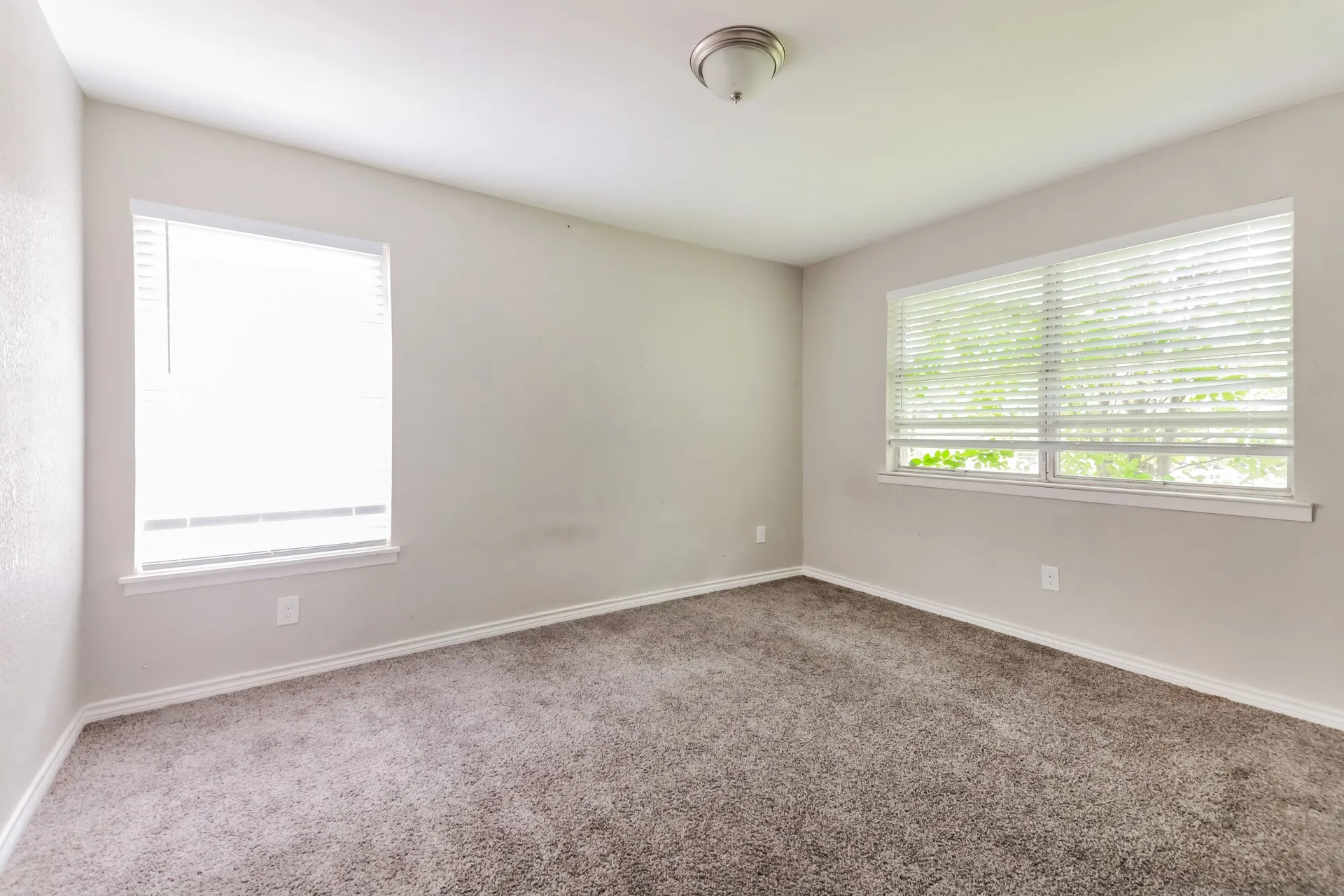 Single Family Residence For Sale in Dallas County , 1718 Joan Drive, Dallas, Texas 75217, 3 Bedroom, 2 Bathroom, 2 Garage spaces, 1,428 Sqft, built in 1957, mls#21259600, Real Estate Agent in Dallas, Homes For Sale in Dallas county, Homes For Sale in Dallas, Realtor in Dallas Texas, Real Estate Brokerage Independent Realty Texas, Luminita Cordes Realtor