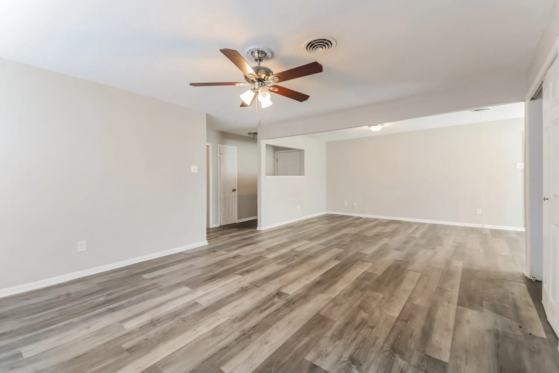 Single Family Residence For Sale in Dallas County , 1718 Joan Drive, Dallas, Texas 75217, 3 Bedroom, 2 Bathroom, 2 Garage spaces, 1,428 Sqft, built in 1957, mls#21259600, Real Estate Agent in Dallas, Homes For Sale in Dallas county, Homes For Sale in Dallas, Realtor in Dallas Texas, Real Estate Brokerage Independent Realty Texas, Luminita Cordes Realtor
