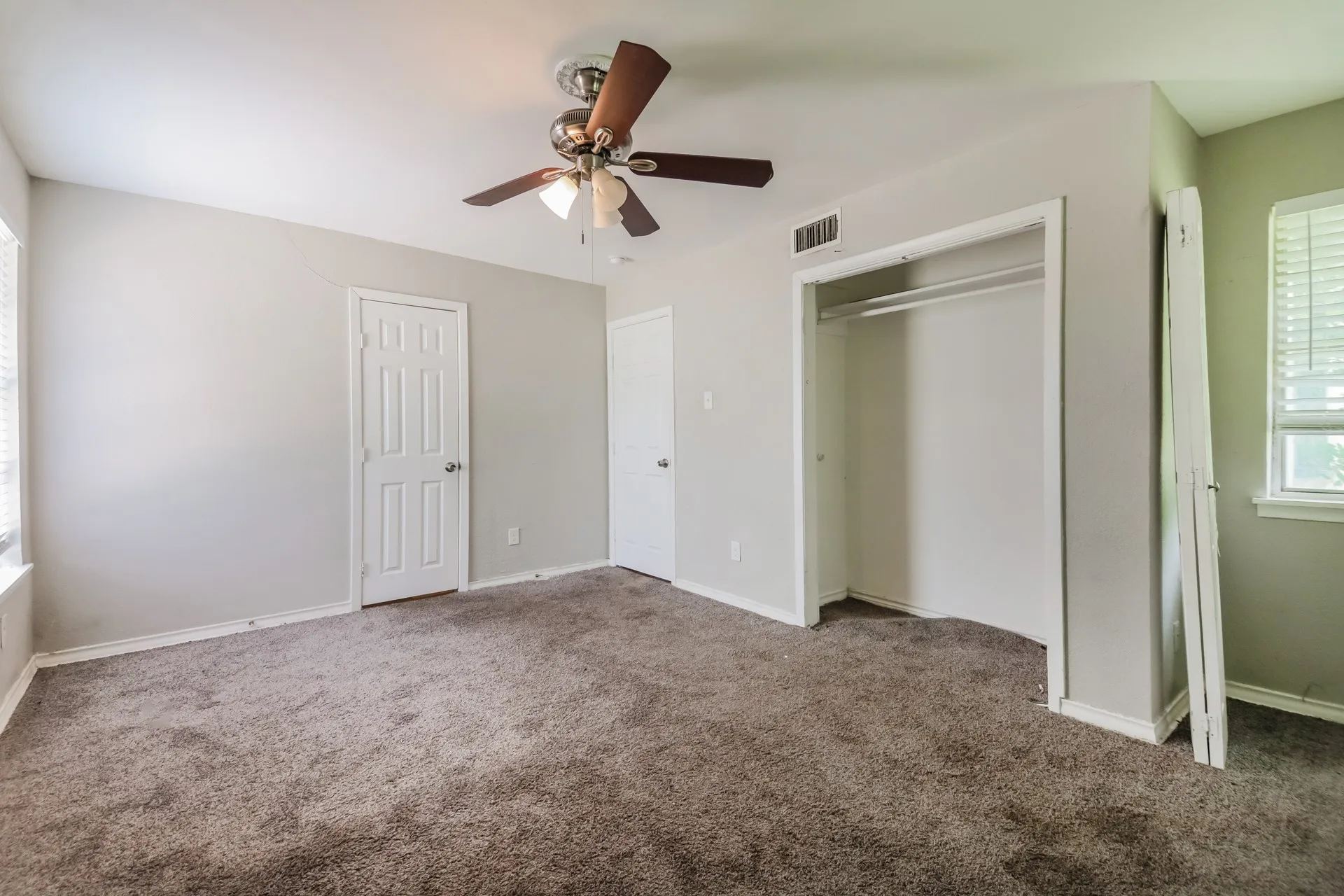 Single Family Residence For Sale in Dallas County , 1718 Joan Drive, Dallas, Texas 75217, 3 Bedroom, 2 Bathroom, 2 Garage spaces, 1,428 Sqft, built in 1957, mls#21259600, Real Estate Agent in Dallas, Homes For Sale in Dallas county, Homes For Sale in Dallas, Realtor in Dallas Texas, Real Estate Brokerage Independent Realty Texas, Luminita Cordes Realtor