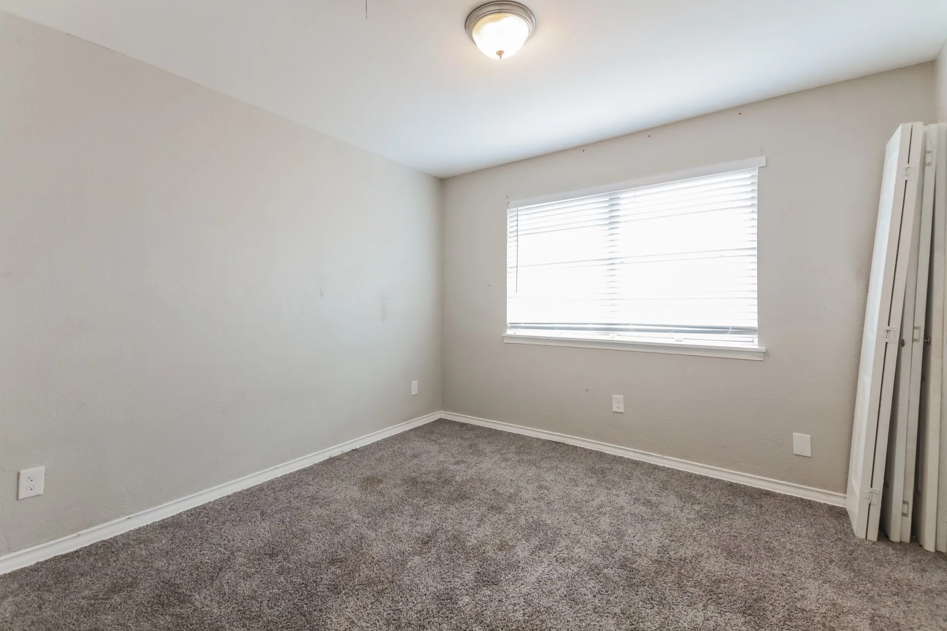 Single Family Residence For Sale in Dallas County , 1718 Joan Drive, Dallas, Texas 75217, 3 Bedroom, 2 Bathroom, 2 Garage spaces, 1,428 Sqft, built in 1957, mls#21259600, Real Estate Agent in Dallas, Homes For Sale in Dallas county, Homes For Sale in Dallas, Realtor in Dallas Texas, Real Estate Brokerage Independent Realty Texas, Luminita Cordes Realtor