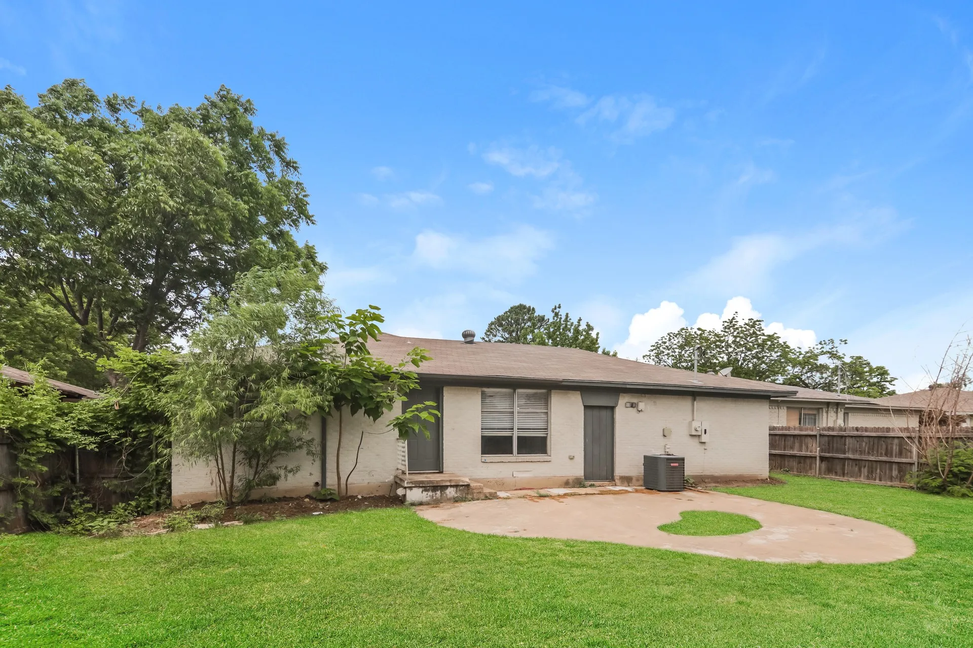 Single Family Residence For Sale in Dallas County , 1718 Joan Drive, Dallas, Texas 75217, 3 Bedroom, 2 Bathroom, 2 Garage spaces, 1,428 Sqft, built in 1957, mls#21259600, Real Estate Agent in Dallas, Homes For Sale in Dallas county, Homes For Sale in Dallas, Realtor in Dallas Texas, Real Estate Brokerage Independent Realty Texas, Luminita Cordes Realtor