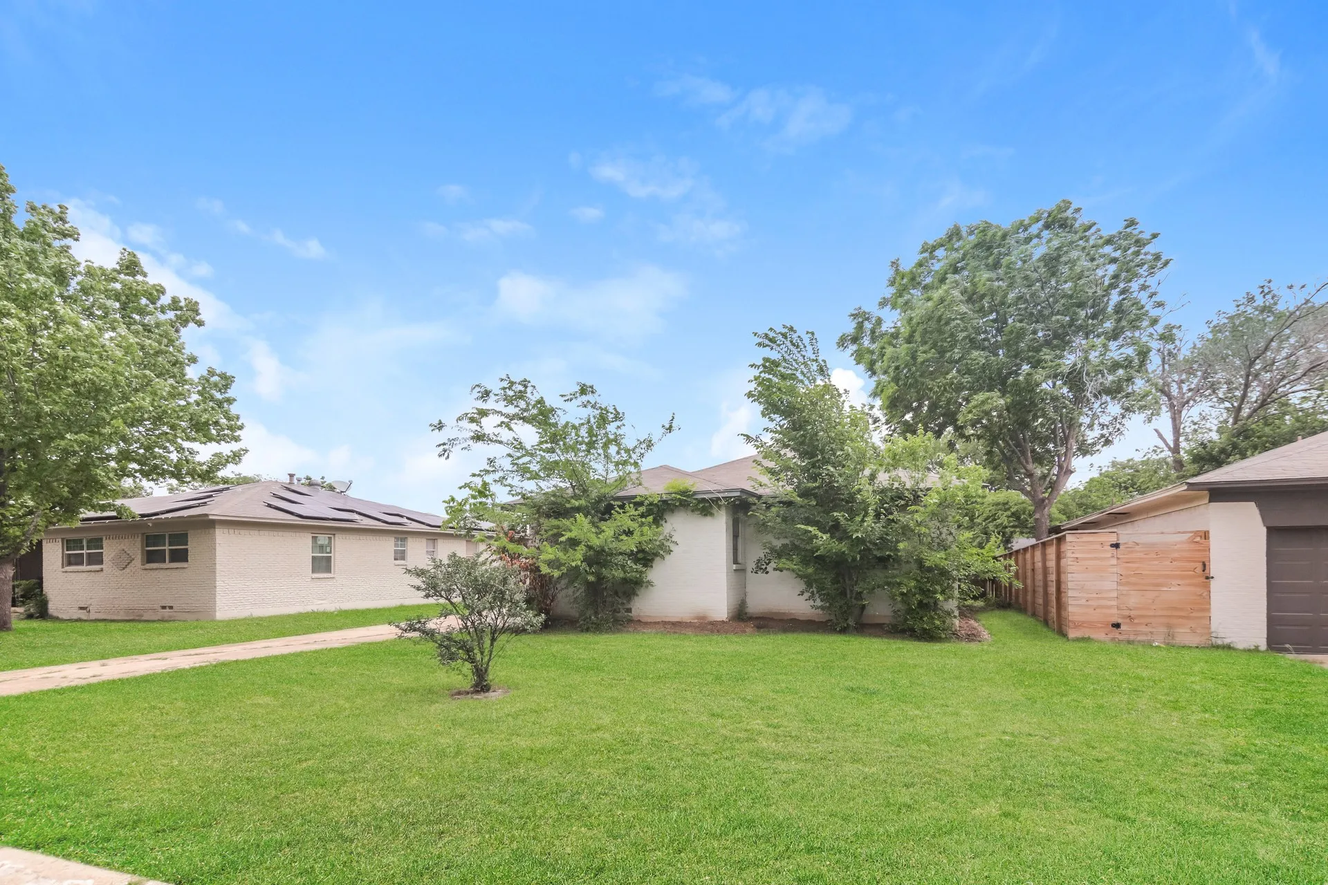Single Family Residence For Sale in Dallas County , 1718 Joan Drive, Dallas, Texas 75217, 3 Bedroom, 2 Bathroom, 2 Garage spaces, 1,428 Sqft, built in 1957, mls#21259600, Real Estate Agent in Dallas, Homes For Sale in Dallas county, Homes For Sale in Dallas, Realtor in Dallas Texas, Real Estate Brokerage Independent Realty Texas, Luminita Cordes Realtor