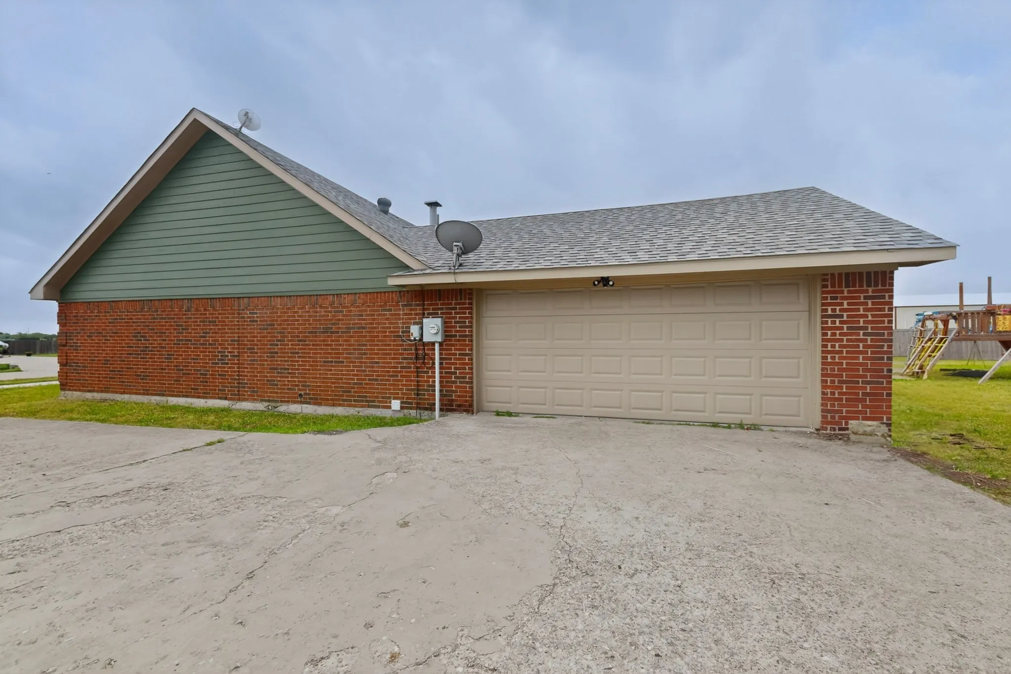 Single Family Residence For Sale in Collin County , 3134 Gunsmoke Drive, Farmersville, Texas 75442, 3 Bedroom, 2 Bathroom, 2 Garage spaces, 1,920 Sqft, built in 2006, mls#21258653, Real Estate Agent in Farmersville, Homes For Sale in Collin county, Homes For Sale in Farmersville, Realtor in Farmersville Texas, Real Estate Brokerage Independent Realty Texas, Luminita Cordes Realtor
