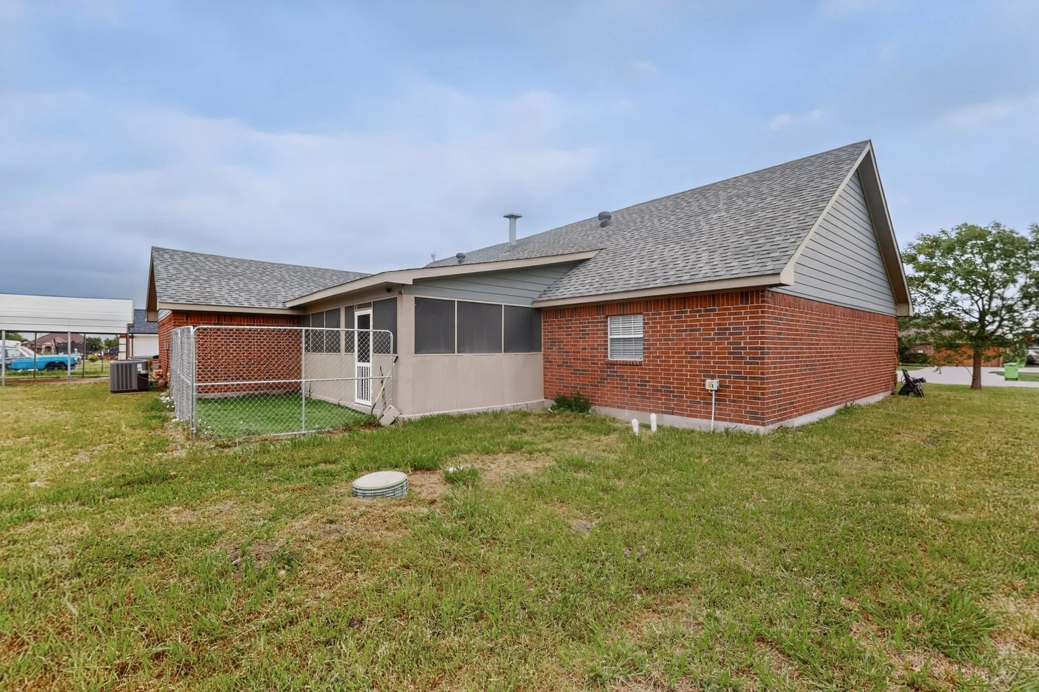 Single Family Residence For Sale in Collin County , 3134 Gunsmoke Drive, Farmersville, Texas 75442, 3 Bedroom, 2 Bathroom, 2 Garage spaces, 1,920 Sqft, built in 2006, mls#21258653, Real Estate Agent in Farmersville, Homes For Sale in Collin county, Homes For Sale in Farmersville, Realtor in Farmersville Texas, Real Estate Brokerage Independent Realty Texas, Luminita Cordes Realtor