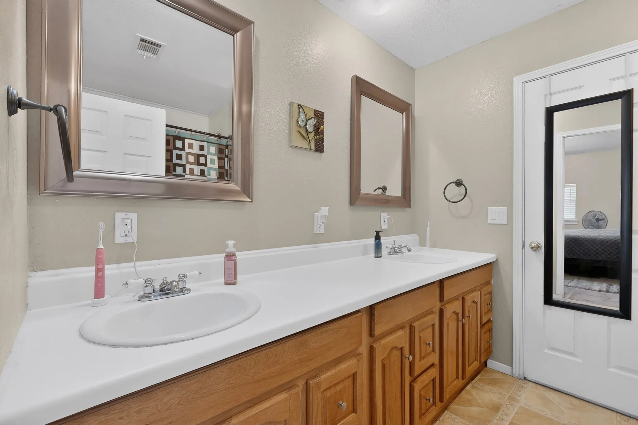 Single Family Residence For Sale in Collin County , 3134 Gunsmoke Drive, Farmersville, Texas 75442, 3 Bedroom, 2 Bathroom, 2 Garage spaces, 1,920 Sqft, built in 2006, mls#21258653, Real Estate Agent in Farmersville, Homes For Sale in Collin county, Homes For Sale in Farmersville, Realtor in Farmersville Texas, Real Estate Brokerage Independent Realty Texas, Luminita Cordes Realtor