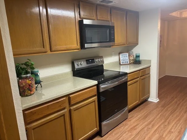Townhouse For Rent in Tarrant County , 4371 Hulen Circle E, Fort Worth, Texas 76133, 2 Bedrooms, 2 Bathrooms, 2 Garage spaces, 1,392 Sqft, built in 1988, Price $1,550, mls#21259738, Real Estate Agent in Fort Worth, Homes For Rent in Tarrant county, Homes For Rent in Fort Worth, Realtor in Fort Worth Texas, Real Estate Brokerage Independent Realty Texas, Luminita Cordes Realtor