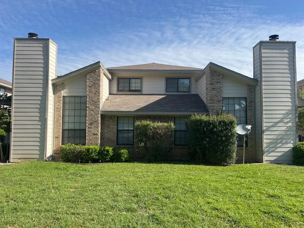 Townhouse For Rent in Tarrant County , 4371 Hulen Circle E, Fort Worth, Texas 76133, 2 Bedrooms, 2 Bathrooms, 2 Garage spaces, 1,392 Sqft, built in 1988, Price $1,550, mls#21259738, Real Estate Agent in Fort Worth, Homes For Rent in Tarrant county, Homes For Rent in Fort Worth, Realtor in Fort Worth Texas, Real Estate Brokerage Independent Realty Texas, Luminita Cordes Realtor