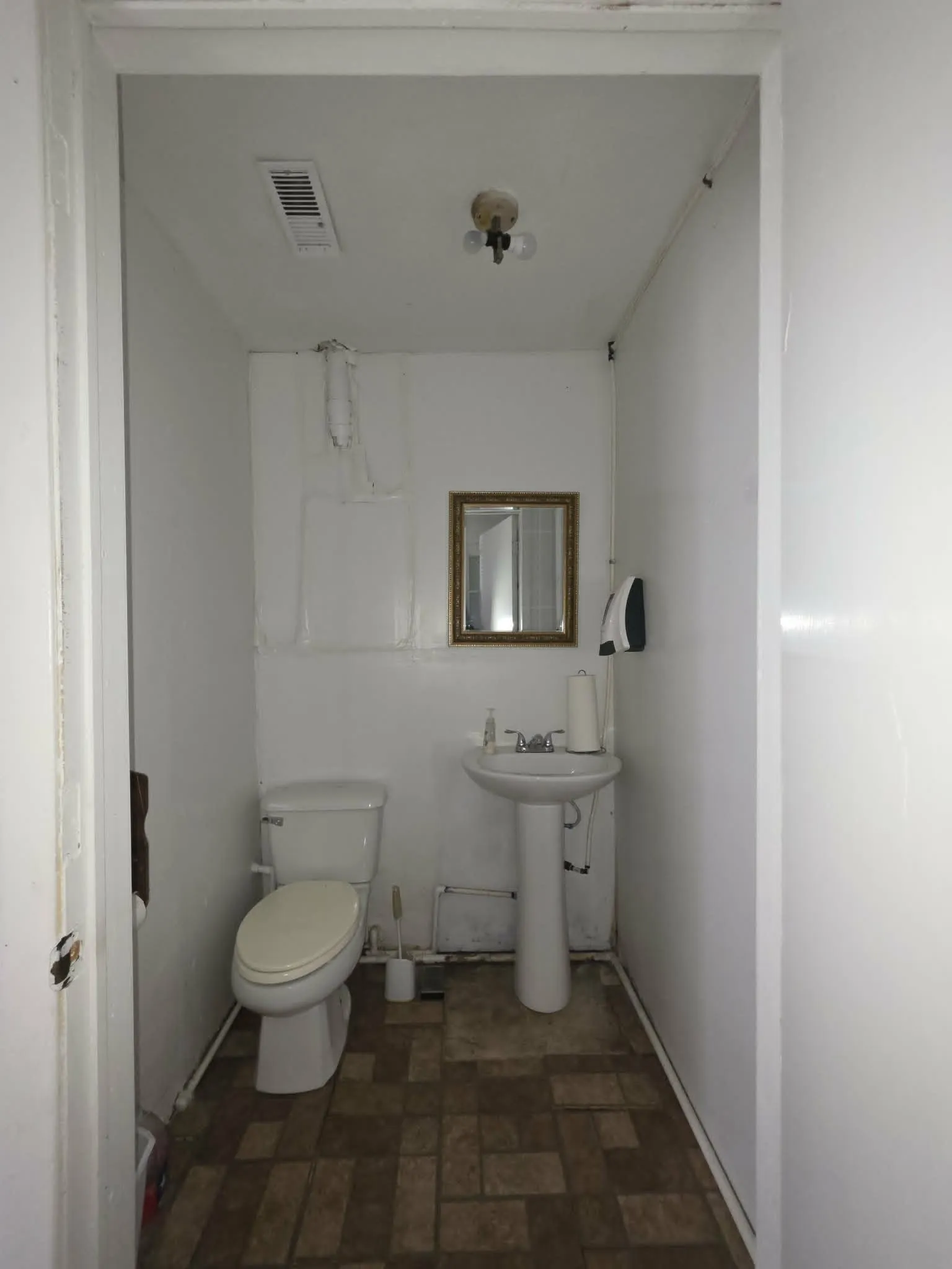 Office For Sale in Limestone County , 932 Highway 171, Mexia, Texas 76667, 0, 0, Garage spaces, 0 Sqft, built in 1980, Preowned, mls#21259606, Real Estate Agent in Mexia, Homes For Sale in Limestone county, Homes For Sale in Mexia, Realtor in Mexia Texas, Real Estate Brokerage Independent Realty Texas, Luminita Cordes Realtor