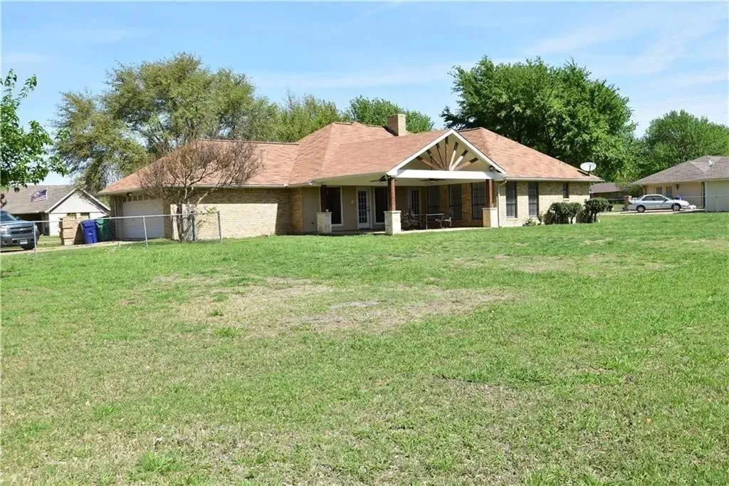 Single Family Residence For Rent in Rockwall County , 16 Lee Circle, Heath, Texas 75032, 3 Bedrooms, 2 Bathrooms, 2 Garage spaces, 1,969 Sqft, built in 1983, Price $2,500, mls#21252316, Real Estate Agent in Heath, Homes For Rent in Rockwall county, Homes For Rent in Heath, Realtor in Heath Texas, Real Estate Brokerage Independent Realty Texas, Luminita Cordes Realtor