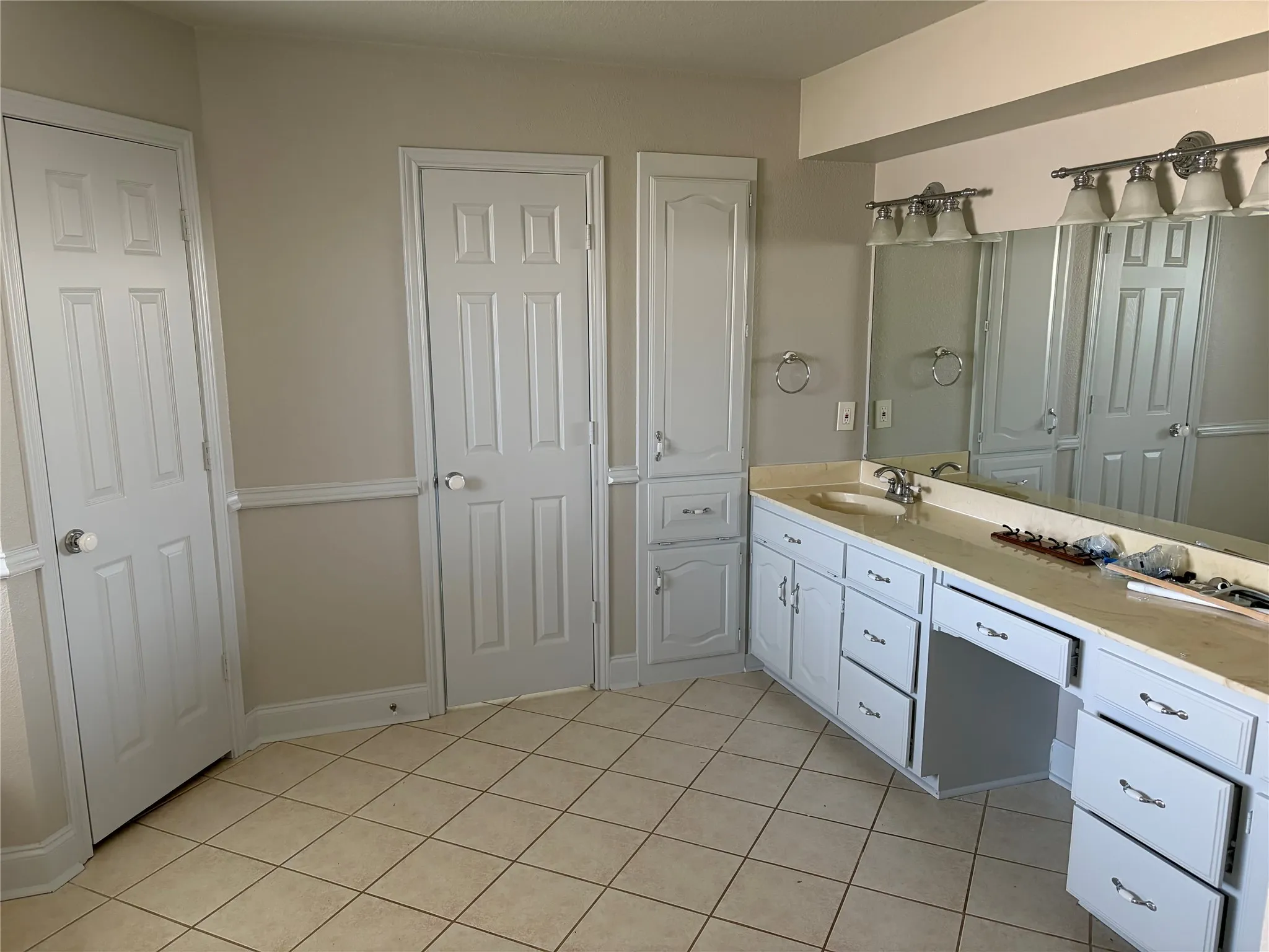 Single Family Residence For Rent in Rockwall County , 16 Lee Circle, Heath, Texas 75032, 3 Bedrooms, 2 Bathrooms, 2 Garage spaces, 1,969 Sqft, built in 1983, Price $2,500, mls#21252316, Real Estate Agent in Heath, Homes For Rent in Rockwall county, Homes For Rent in Heath, Realtor in Heath Texas, Real Estate Brokerage Independent Realty Texas, Luminita Cordes Realtor