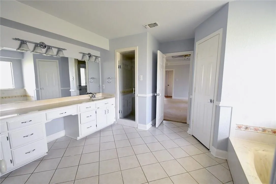 Single Family Residence For Rent in Rockwall County , 16 Lee Circle, Heath, Texas 75032, 3 Bedrooms, 2 Bathrooms, 2 Garage spaces, 1,969 Sqft, built in 1983, Price $2,500, mls#21252316, Real Estate Agent in Heath, Homes For Rent in Rockwall county, Homes For Rent in Heath, Realtor in Heath Texas, Real Estate Brokerage Independent Realty Texas, Luminita Cordes Realtor