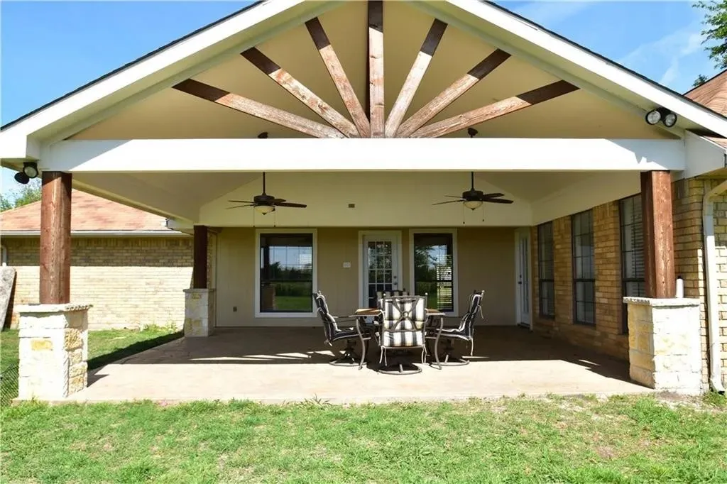 Single Family Residence For Rent in Rockwall County , 16 Lee Circle, Heath, Texas 75032, 3 Bedrooms, 2 Bathrooms, 2 Garage spaces, 1,969 Sqft, built in 1983, Price $2,500, mls#21252316, Real Estate Agent in Heath, Homes For Rent in Rockwall county, Homes For Rent in Heath, Realtor in Heath Texas, Real Estate Brokerage Independent Realty Texas, Luminita Cordes Realtor
