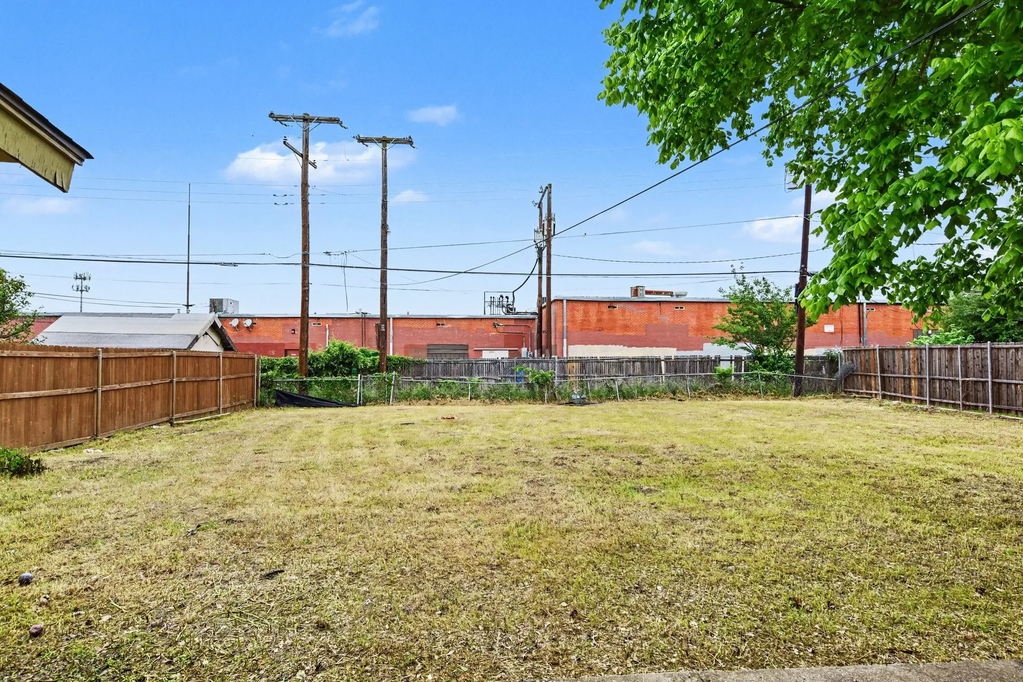 Single Family Residence For Sale in Dallas County , 2333 S Lockhart Avenue, Dallas, Texas 75228, 3 Bedroom, 2 Bathroom, Garage spaces, 1,409 Sqft, built in 1954, mls#21252705, Real Estate Agent in Dallas, Homes For Sale in Dallas county, Homes For Sale in Dallas, Realtor in Dallas Texas, Real Estate Brokerage Independent Realty Texas, Luminita Cordes Realtor