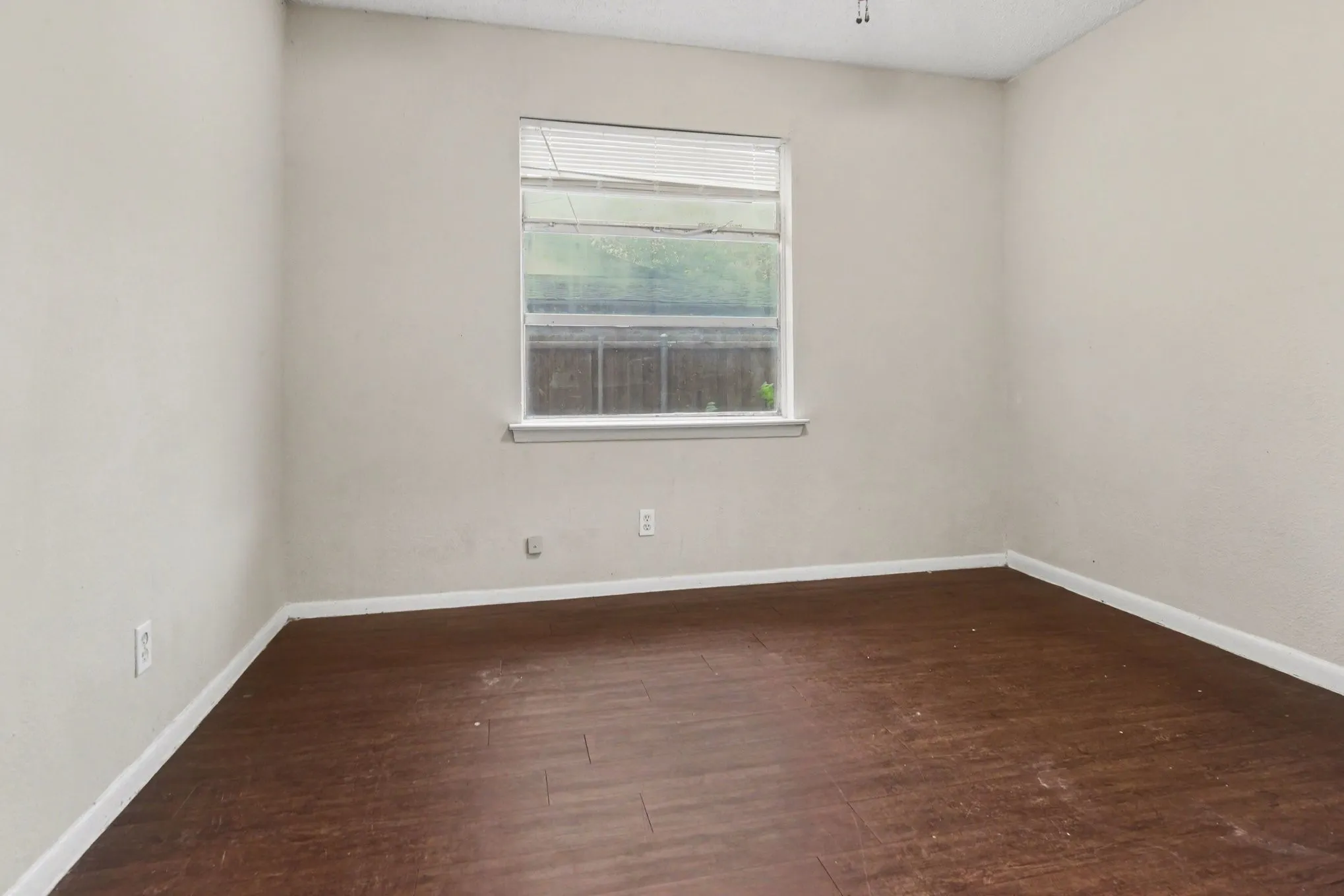 Single Family Residence For Sale in Dallas County , 2333 S Lockhart Avenue, Dallas, Texas 75228, 3 Bedroom, 2 Bathroom, Garage spaces, 1,409 Sqft, built in 1954, mls#21252705, Real Estate Agent in Dallas, Homes For Sale in Dallas county, Homes For Sale in Dallas, Realtor in Dallas Texas, Real Estate Brokerage Independent Realty Texas, Luminita Cordes Realtor
