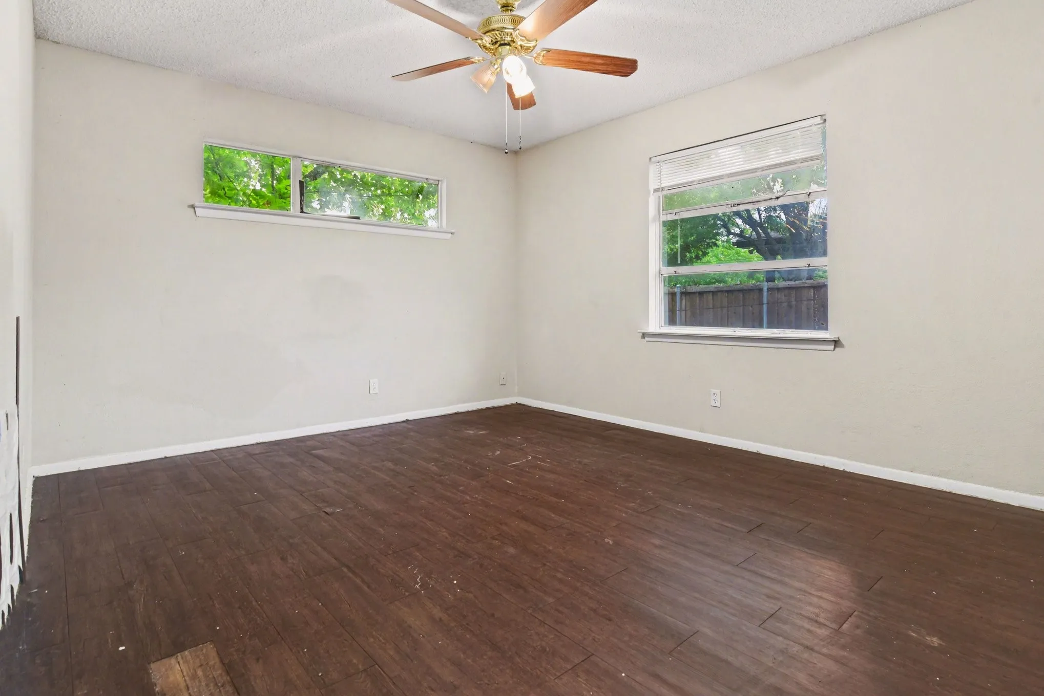 Single Family Residence For Sale in Dallas County , 2333 S Lockhart Avenue, Dallas, Texas 75228, 3 Bedroom, 2 Bathroom, Garage spaces, 1,409 Sqft, built in 1954, mls#21252705, Real Estate Agent in Dallas, Homes For Sale in Dallas county, Homes For Sale in Dallas, Realtor in Dallas Texas, Real Estate Brokerage Independent Realty Texas, Luminita Cordes Realtor