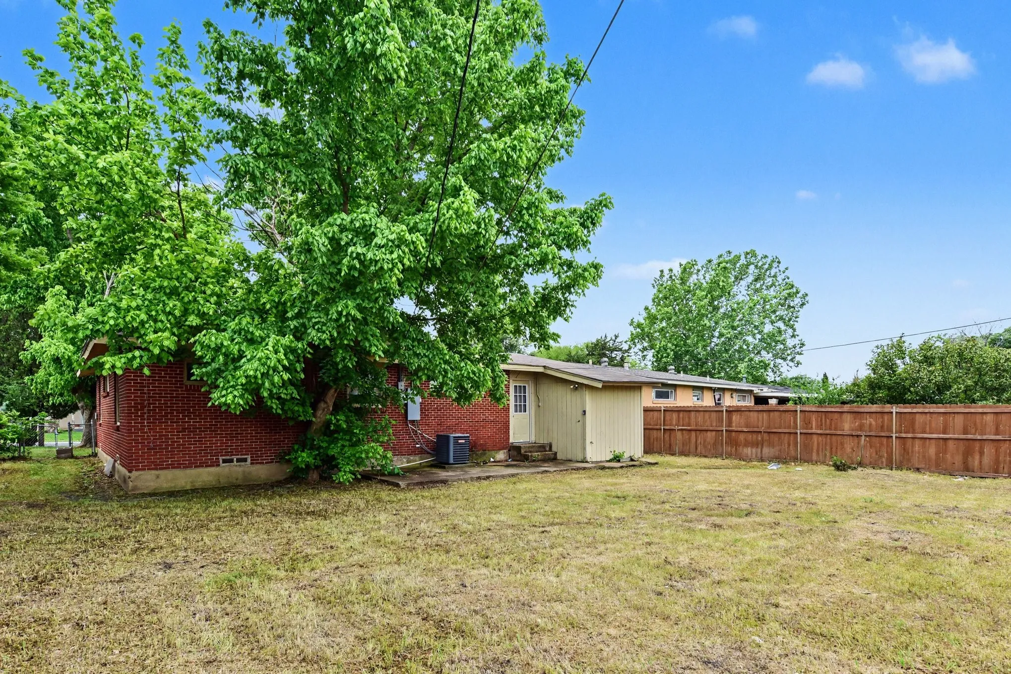 Single Family Residence For Sale in Dallas County , 2333 S Lockhart Avenue, Dallas, Texas 75228, 3 Bedroom, 2 Bathroom, Garage spaces, 1,409 Sqft, built in 1954, mls#21252705, Real Estate Agent in Dallas, Homes For Sale in Dallas county, Homes For Sale in Dallas, Realtor in Dallas Texas, Real Estate Brokerage Independent Realty Texas, Luminita Cordes Realtor