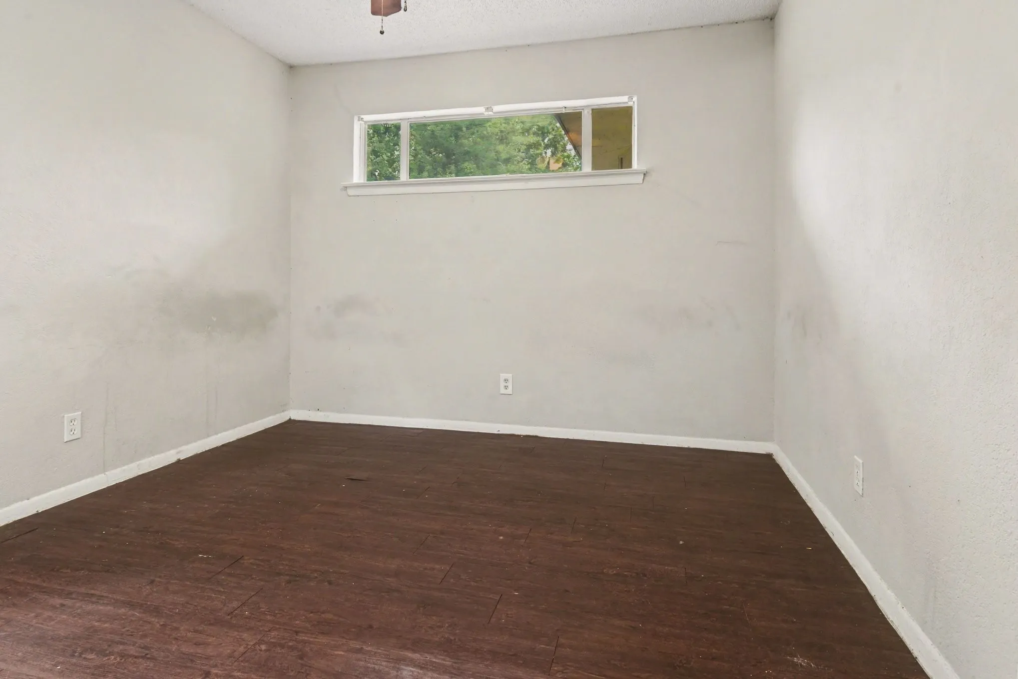 Single Family Residence For Sale in Dallas County , 2333 S Lockhart Avenue, Dallas, Texas 75228, 3 Bedroom, 2 Bathroom, Garage spaces, 1,409 Sqft, built in 1954, mls#21252705, Real Estate Agent in Dallas, Homes For Sale in Dallas county, Homes For Sale in Dallas, Realtor in Dallas Texas, Real Estate Brokerage Independent Realty Texas, Luminita Cordes Realtor