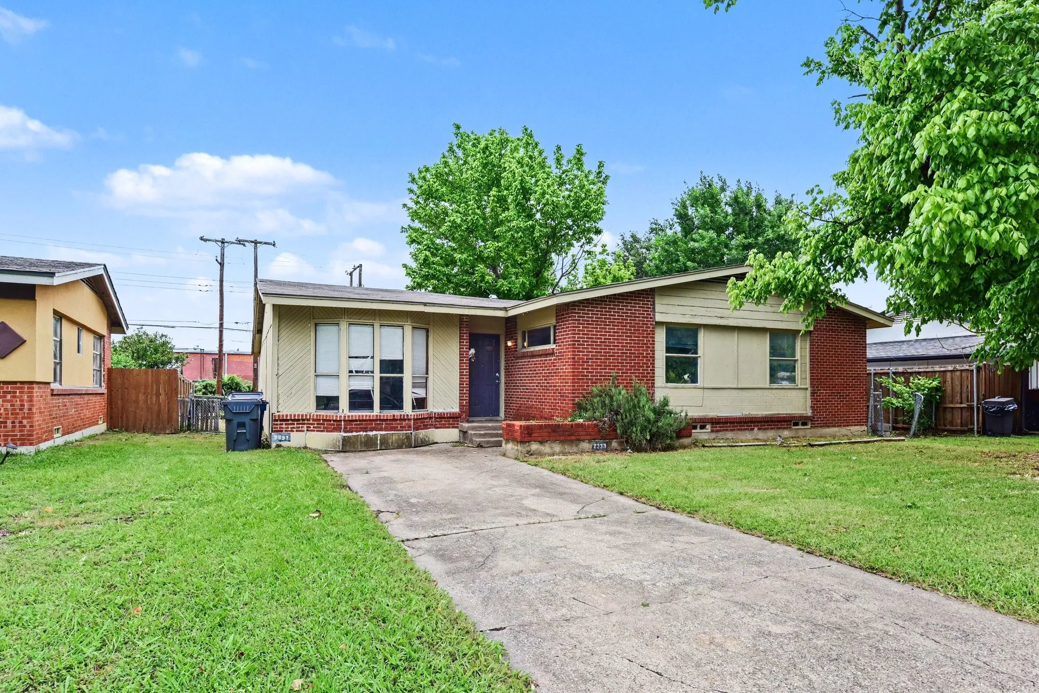 Single Family Residence For Sale in Dallas County , 2333 S Lockhart Avenue, Dallas, Texas 75228, 3 Bedroom, 2 Bathroom, Garage spaces, 1,409 Sqft, built in 1954, mls#21252705, Real Estate Agent in Dallas, Homes For Sale in Dallas county, Homes For Sale in Dallas, Realtor in Dallas Texas, Real Estate Brokerage Independent Realty Texas, Luminita Cordes Realtor