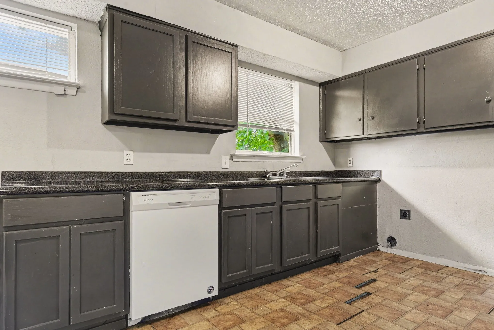 Single Family Residence For Sale in Dallas County , 2333 S Lockhart Avenue, Dallas, Texas 75228, 3 Bedroom, 2 Bathroom, Garage spaces, 1,409 Sqft, built in 1954, mls#21252705, Real Estate Agent in Dallas, Homes For Sale in Dallas county, Homes For Sale in Dallas, Realtor in Dallas Texas, Real Estate Brokerage Independent Realty Texas, Luminita Cordes Realtor