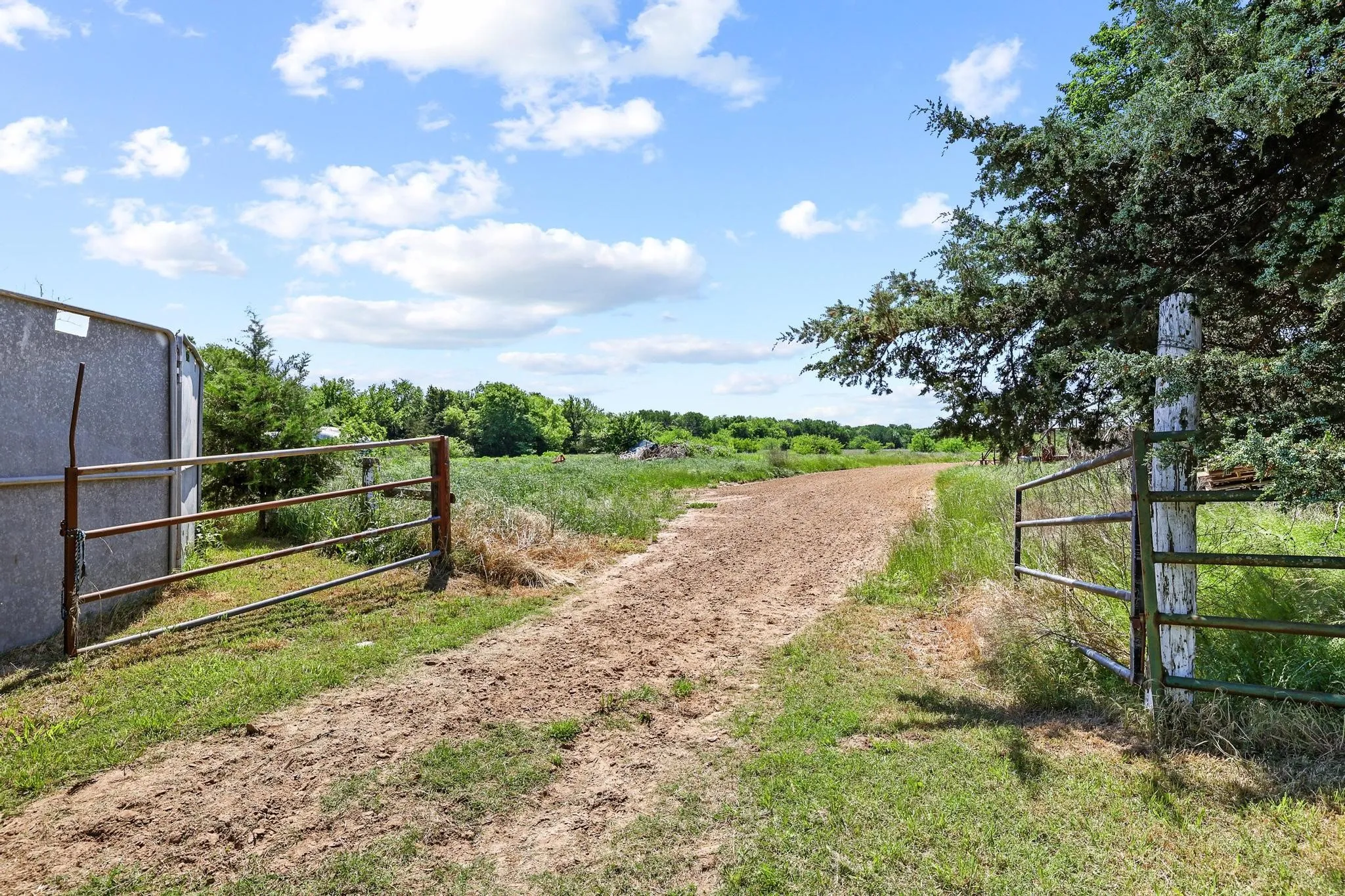Improved Land For Sale in Grayson County , 2550 E Fm 120, Denison, Texas 75021, 0, 0, Garage spaces, 0 Sqft, built in 1945, Price $2,100,000, mls#21259317, Real Estate Agent in Denison, Homes For Sale in Grayson county, Homes For Sale in Denison, Realtor in Denison Texas, Real Estate Brokerage Independent Realty Texas, Luminita Cordes Realtor