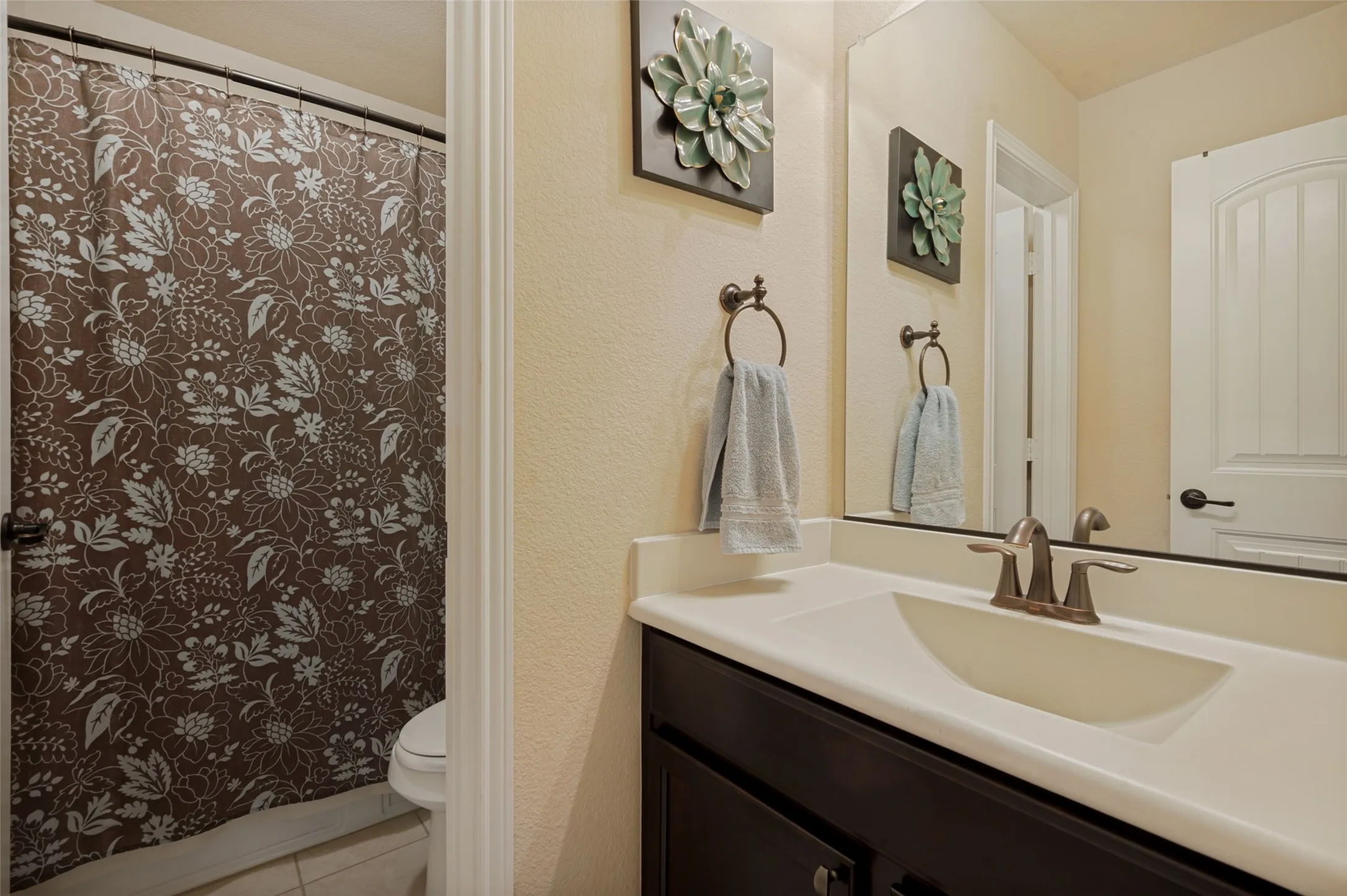 Single Family Residence For Sale in Denton County , 11505 Parade Drive, Frisco, Texas 75036, 4 Bedrooms, 3 Bathrooms, 2 Garage spaces, 2,372 Sqft, built in 2016, Price $444,000, mls#21257752, Real Estate Agent in Frisco, Homes For Sale in Denton county, Homes For Sale in Frisco, Realtor in Frisco Texas, Real Estate Brokerage Independent Realty Texas, Luminita Cordes Realtor