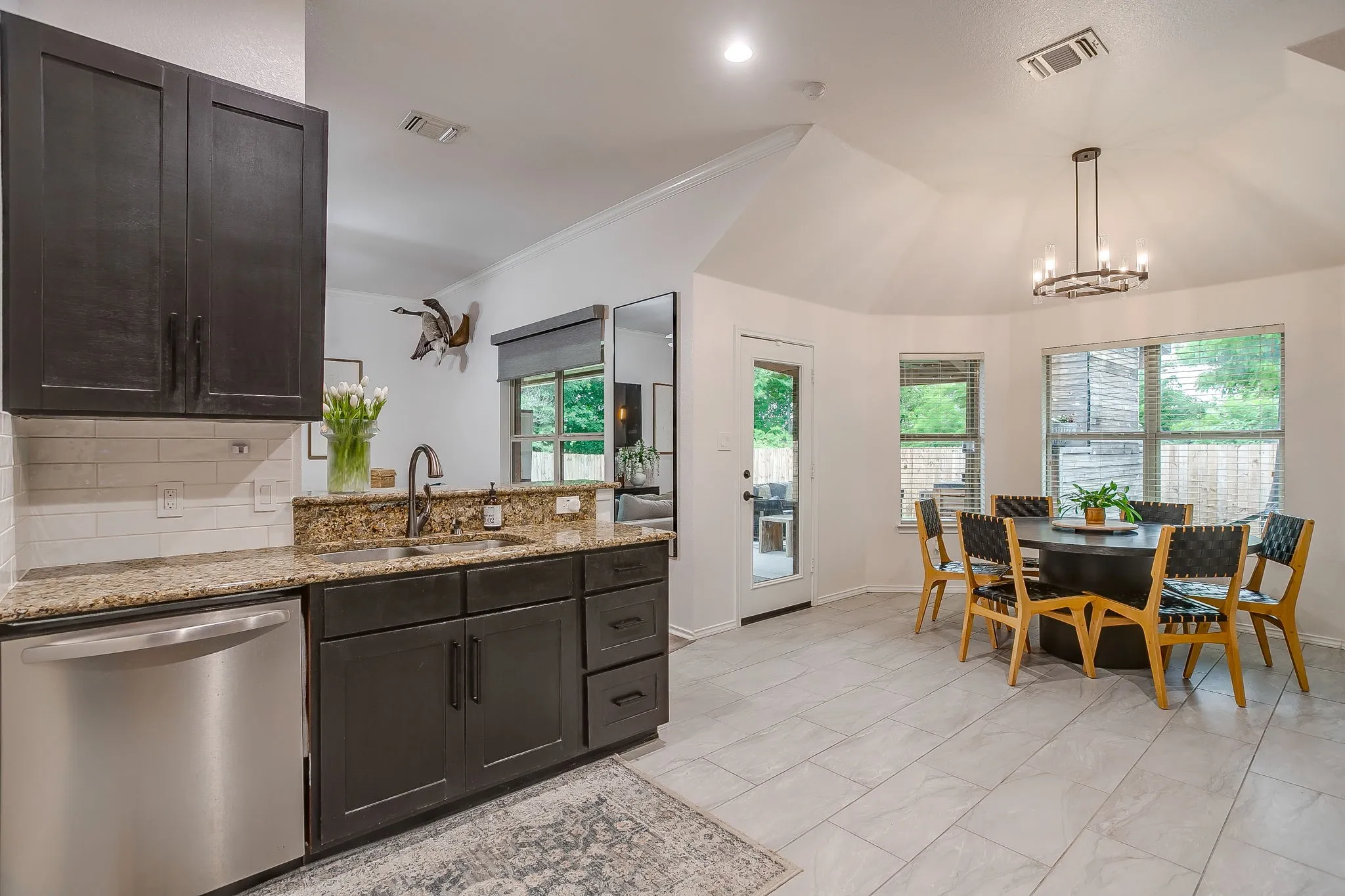 Single Family Residence For Sale in Parker County , 210 Willow Creek Drive, Weatherford, Texas 76085, 4 Bedroom, 2 Bathroom, 2 Garage spaces, 1,908 Sqft, built in 2005, Preowned, mls#21259043, Real Estate Agent in Weatherford, Homes For Sale in Parker county, Homes For Sale in Weatherford, Realtor in Weatherford Texas, Real Estate Brokerage Independent Realty Texas, Luminita Cordes Realtor