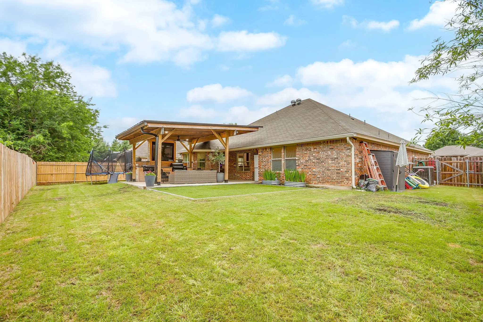 Single Family Residence For Sale in Parker County , 210 Willow Creek Drive, Weatherford, Texas 76085, 4 Bedroom, 2 Bathroom, 2 Garage spaces, 1,908 Sqft, built in 2005, Preowned, mls#21259043, Real Estate Agent in Weatherford, Homes For Sale in Parker county, Homes For Sale in Weatherford, Realtor in Weatherford Texas, Real Estate Brokerage Independent Realty Texas, Luminita Cordes Realtor