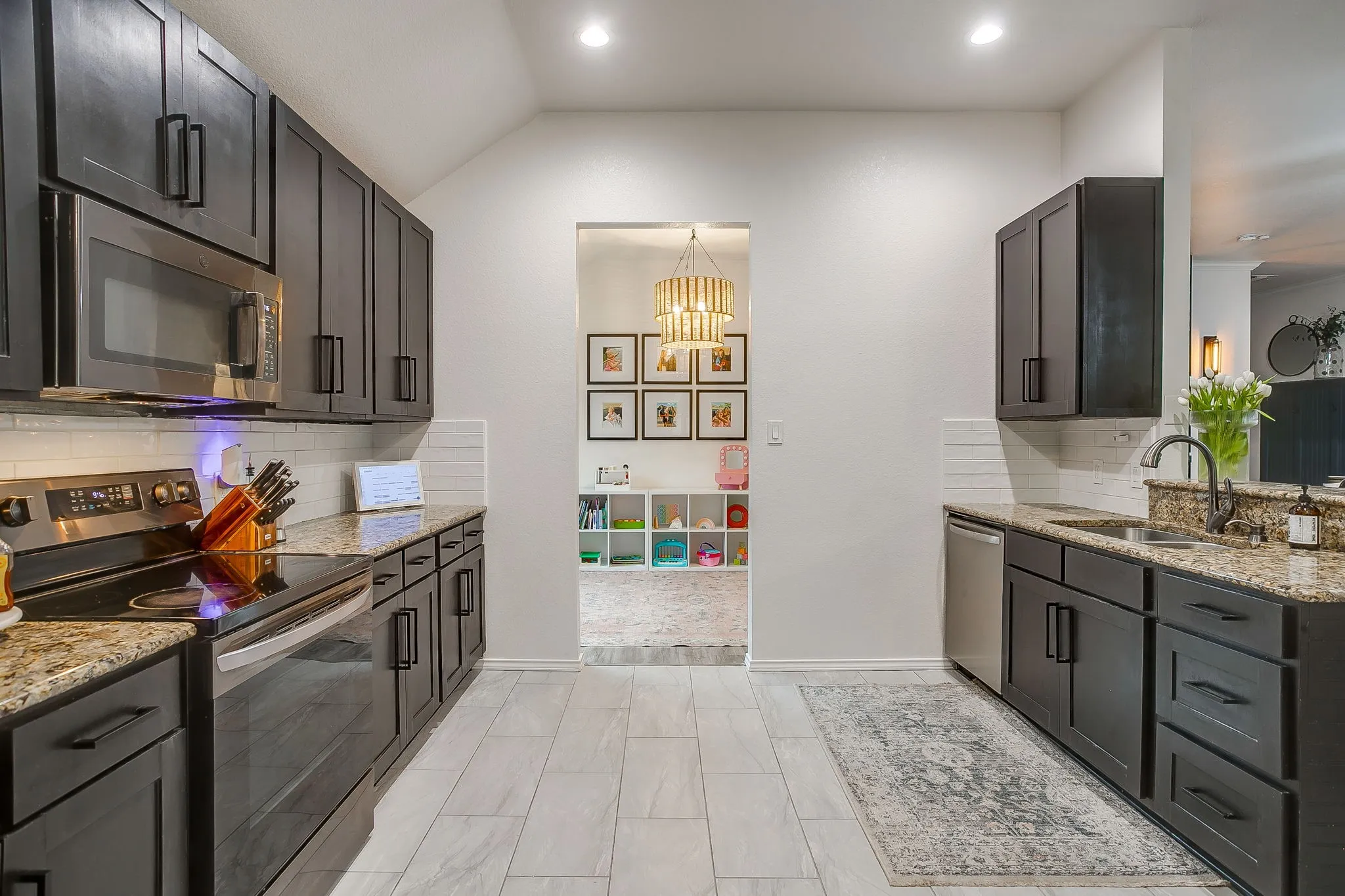Single Family Residence For Sale in Parker County , 210 Willow Creek Drive, Weatherford, Texas 76085, 4 Bedroom, 2 Bathroom, 2 Garage spaces, 1,908 Sqft, built in 2005, Preowned, mls#21259043, Real Estate Agent in Weatherford, Homes For Sale in Parker county, Homes For Sale in Weatherford, Realtor in Weatherford Texas, Real Estate Brokerage Independent Realty Texas, Luminita Cordes Realtor