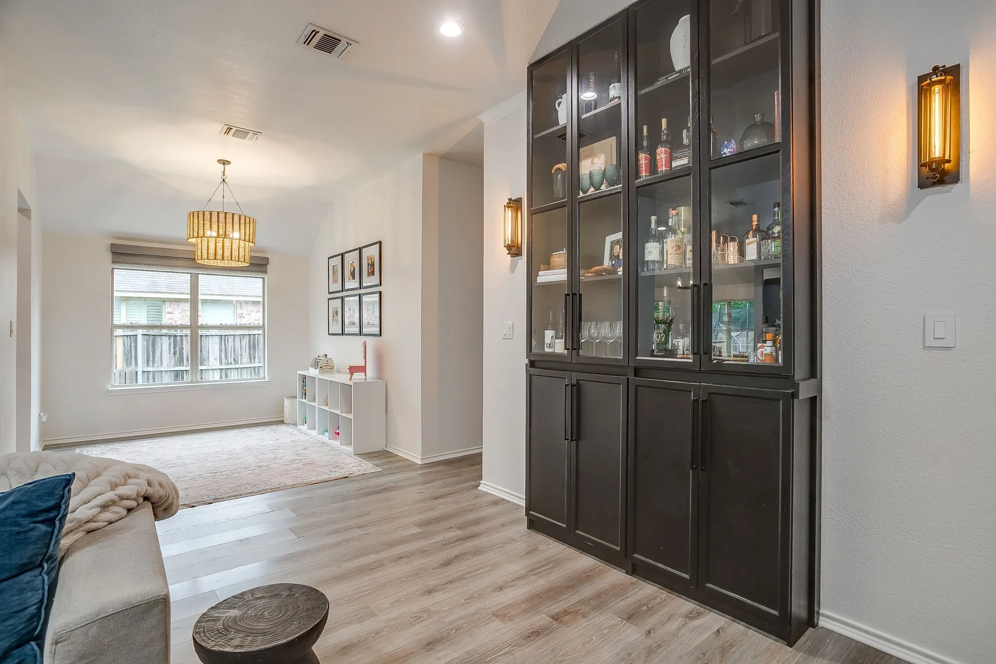 Single Family Residence For Sale in Parker County , 210 Willow Creek Drive, Weatherford, Texas 76085, 4 Bedroom, 2 Bathroom, 2 Garage spaces, 1,908 Sqft, built in 2005, Preowned, mls#21259043, Real Estate Agent in Weatherford, Homes For Sale in Parker county, Homes For Sale in Weatherford, Realtor in Weatherford Texas, Real Estate Brokerage Independent Realty Texas, Luminita Cordes Realtor