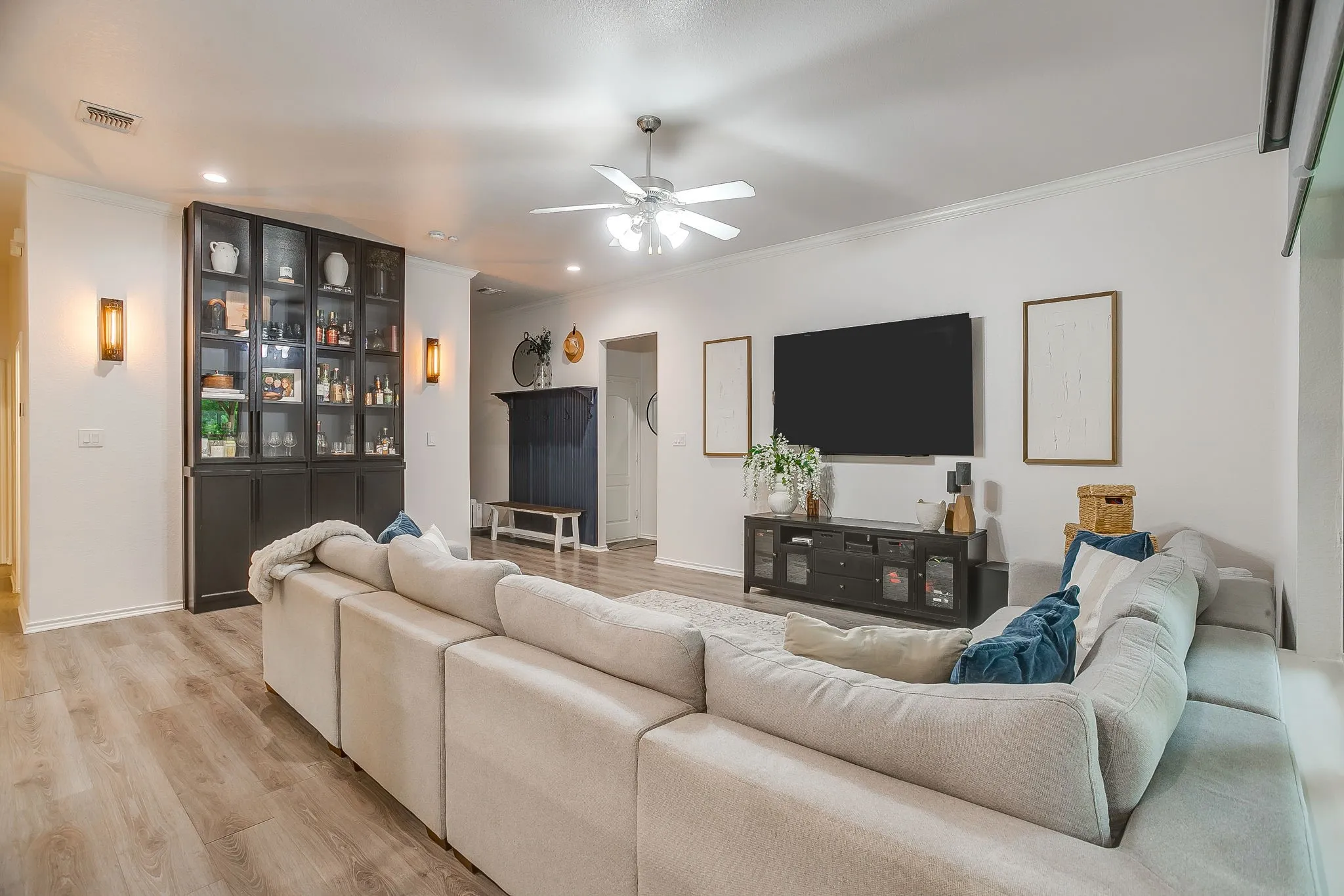 Single Family Residence For Sale in Parker County , 210 Willow Creek Drive, Weatherford, Texas 76085, 4 Bedroom, 2 Bathroom, 2 Garage spaces, 1,908 Sqft, built in 2005, Preowned, mls#21259043, Real Estate Agent in Weatherford, Homes For Sale in Parker county, Homes For Sale in Weatherford, Realtor in Weatherford Texas, Real Estate Brokerage Independent Realty Texas, Luminita Cordes Realtor