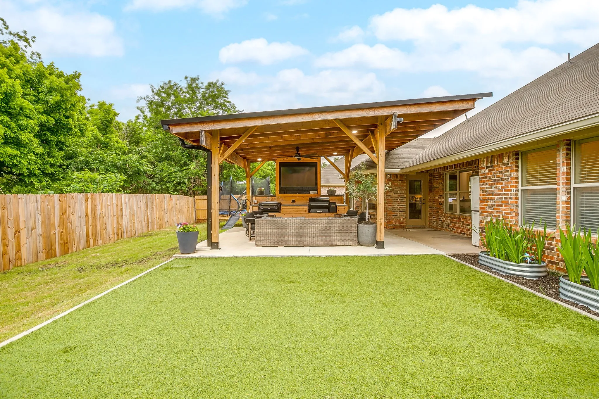 Single Family Residence For Sale in Parker County , 210 Willow Creek Drive, Weatherford, Texas 76085, 4 Bedroom, 2 Bathroom, 2 Garage spaces, 1,908 Sqft, built in 2005, Preowned, mls#21259043, Real Estate Agent in Weatherford, Homes For Sale in Parker county, Homes For Sale in Weatherford, Realtor in Weatherford Texas, Real Estate Brokerage Independent Realty Texas, Luminita Cordes Realtor