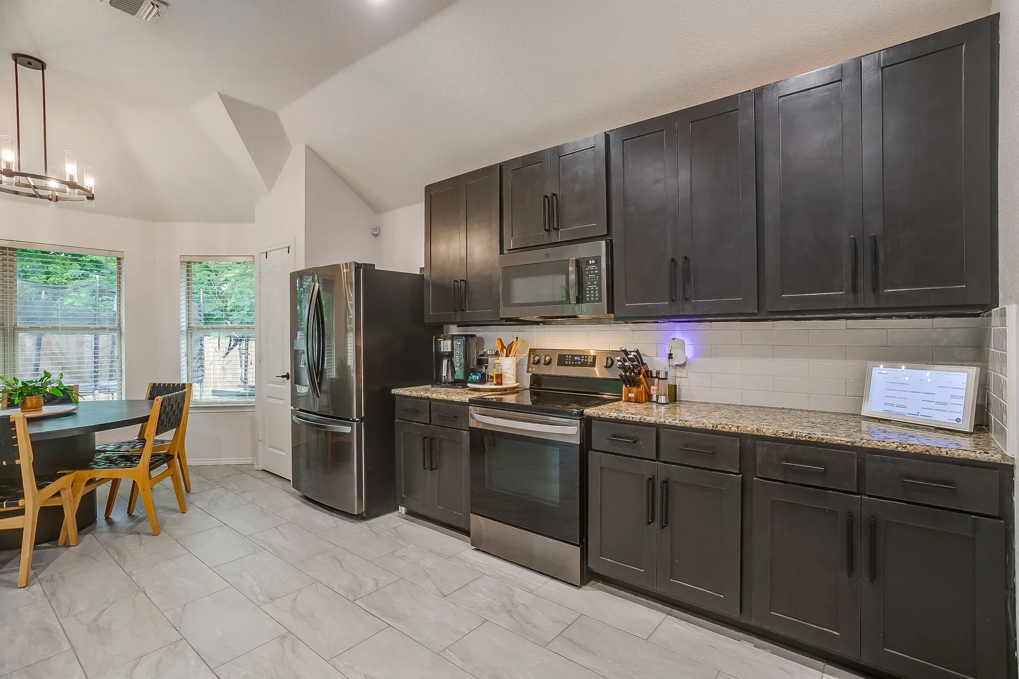 Single Family Residence For Sale in Parker County , 210 Willow Creek Drive, Weatherford, Texas 76085, 4 Bedroom, 2 Bathroom, 2 Garage spaces, 1,908 Sqft, built in 2005, Preowned, mls#21259043, Real Estate Agent in Weatherford, Homes For Sale in Parker county, Homes For Sale in Weatherford, Realtor in Weatherford Texas, Real Estate Brokerage Independent Realty Texas, Luminita Cordes Realtor