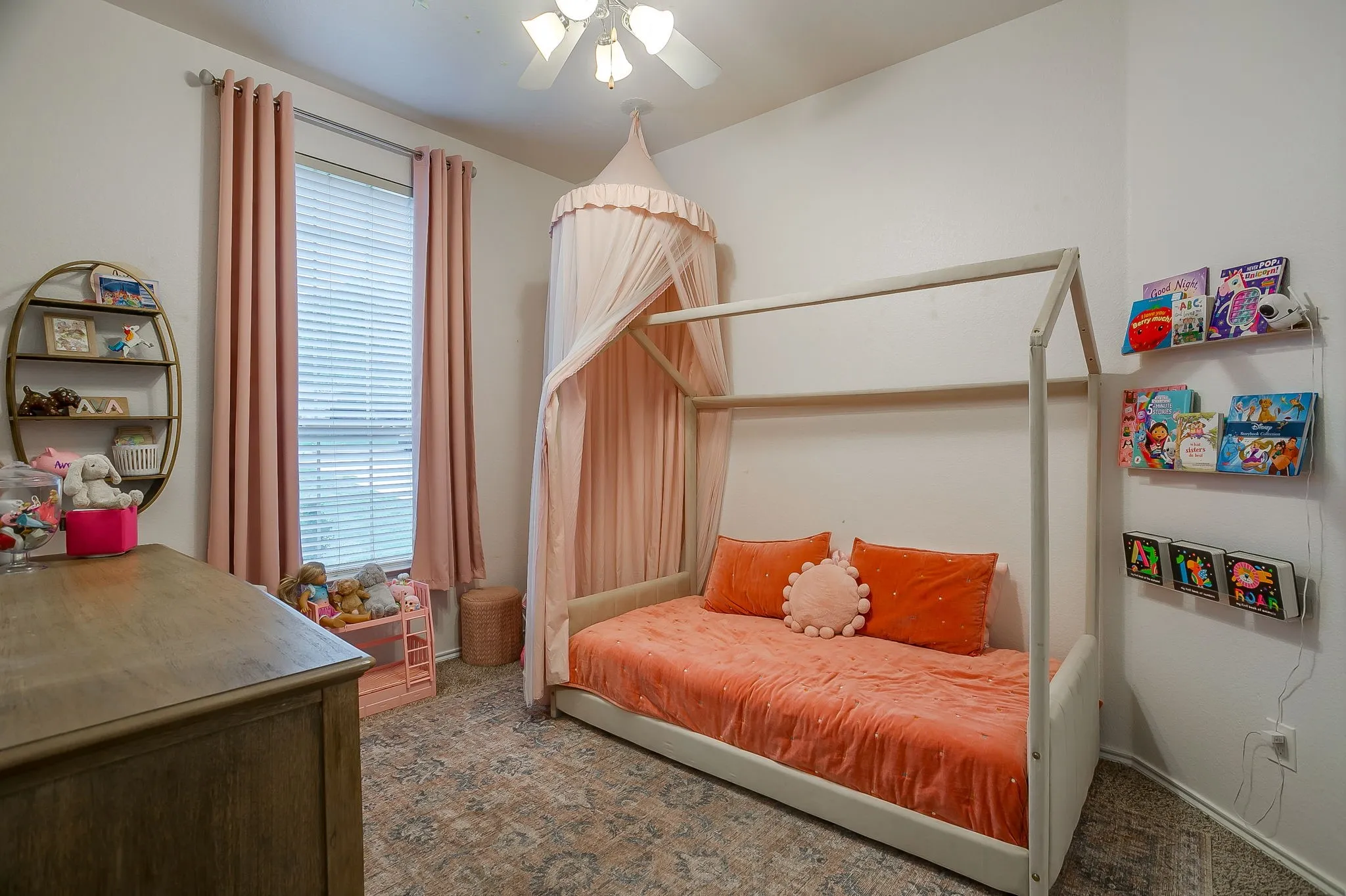 Single Family Residence For Sale in Parker County , 210 Willow Creek Drive, Weatherford, Texas 76085, 4 Bedroom, 2 Bathroom, 2 Garage spaces, 1,908 Sqft, built in 2005, Preowned, mls#21259043, Real Estate Agent in Weatherford, Homes For Sale in Parker county, Homes For Sale in Weatherford, Realtor in Weatherford Texas, Real Estate Brokerage Independent Realty Texas, Luminita Cordes Realtor