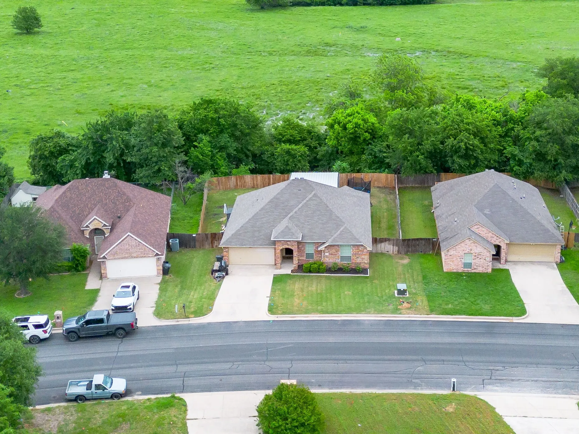 Single Family Residence For Sale in Parker County , 210 Willow Creek Drive, Weatherford, Texas 76085, 4 Bedroom, 2 Bathroom, 2 Garage spaces, 1,908 Sqft, built in 2005, Preowned, mls#21259043, Real Estate Agent in Weatherford, Homes For Sale in Parker county, Homes For Sale in Weatherford, Realtor in Weatherford Texas, Real Estate Brokerage Independent Realty Texas, Luminita Cordes Realtor