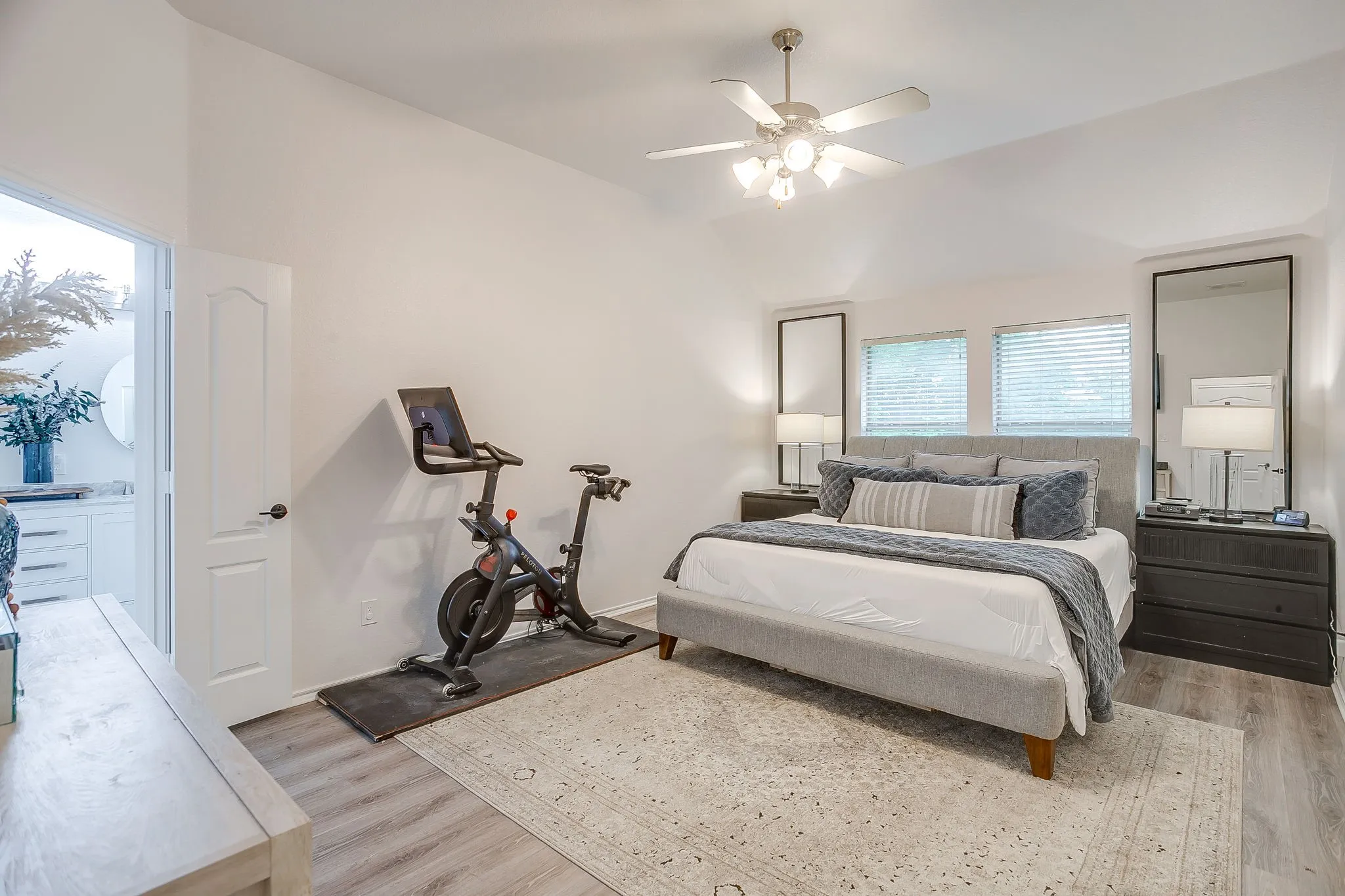 Single Family Residence For Sale in Parker County , 210 Willow Creek Drive, Weatherford, Texas 76085, 4 Bedroom, 2 Bathroom, 2 Garage spaces, 1,908 Sqft, built in 2005, Preowned, mls#21259043, Real Estate Agent in Weatherford, Homes For Sale in Parker county, Homes For Sale in Weatherford, Realtor in Weatherford Texas, Real Estate Brokerage Independent Realty Texas, Luminita Cordes Realtor