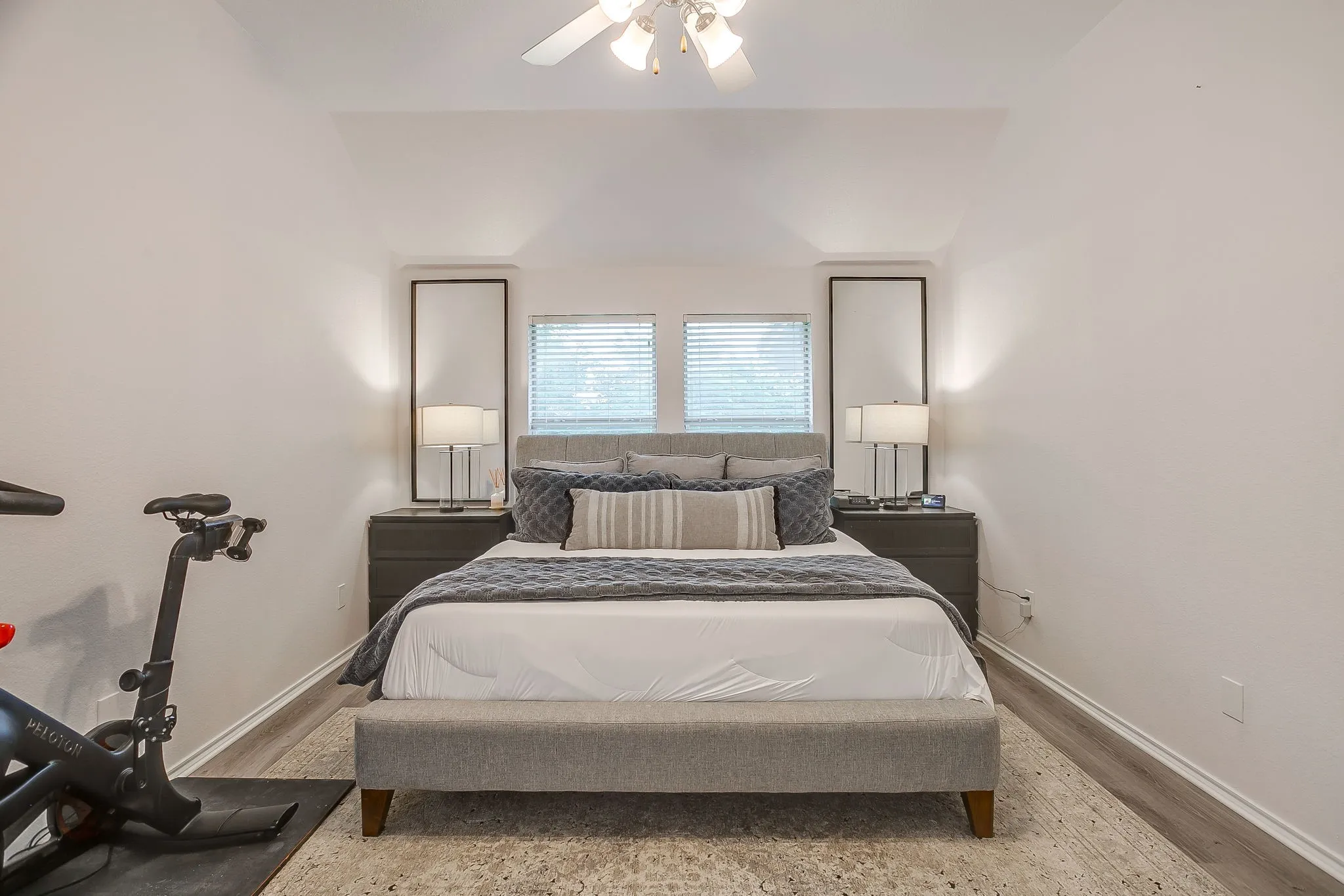 Single Family Residence For Sale in Parker County , 210 Willow Creek Drive, Weatherford, Texas 76085, 4 Bedroom, 2 Bathroom, 2 Garage spaces, 1,908 Sqft, built in 2005, Preowned, mls#21259043, Real Estate Agent in Weatherford, Homes For Sale in Parker county, Homes For Sale in Weatherford, Realtor in Weatherford Texas, Real Estate Brokerage Independent Realty Texas, Luminita Cordes Realtor