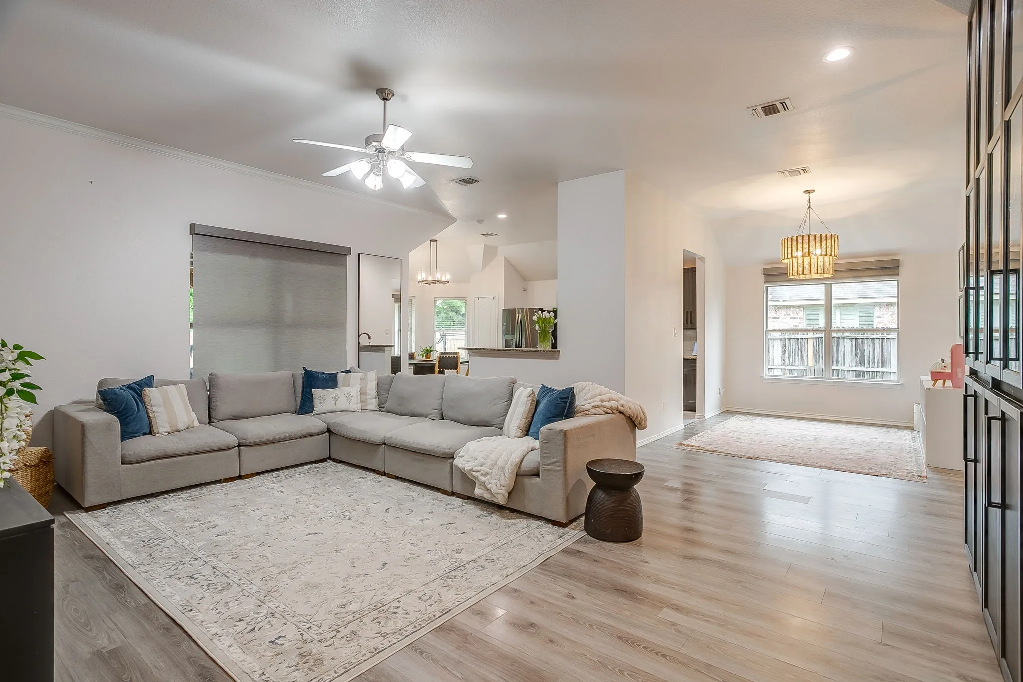 Single Family Residence For Sale in Parker County , 210 Willow Creek Drive, Weatherford, Texas 76085, 4 Bedroom, 2 Bathroom, 2 Garage spaces, 1,908 Sqft, built in 2005, Preowned, mls#21259043, Real Estate Agent in Weatherford, Homes For Sale in Parker county, Homes For Sale in Weatherford, Realtor in Weatherford Texas, Real Estate Brokerage Independent Realty Texas, Luminita Cordes Realtor