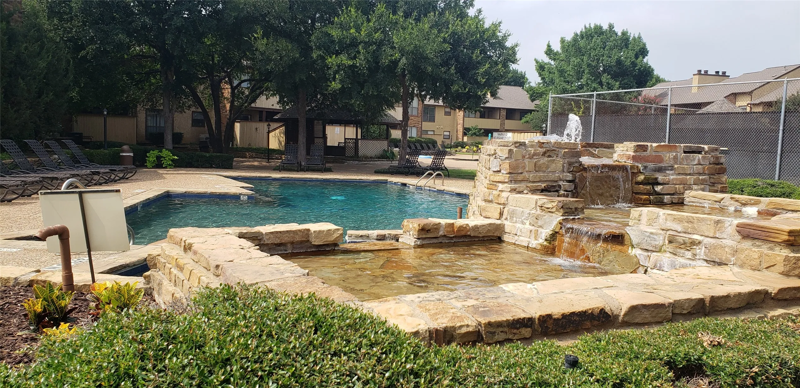 Condominium For Sale in Tarrant County , 1200 Calico Lane 820, Arlington, Texas 76011, 1 Bedroom, 1 Bathroom, Garage spaces, 792 Sqft, built in 1981, Preowned, mls#21259821, Real Estate Agent in Arlington, Homes For Sale in Tarrant county, Homes For Sale in Arlington, Realtor in Arlington Texas, Real Estate Brokerage Independent Realty Texas, Luminita Cordes Realtor