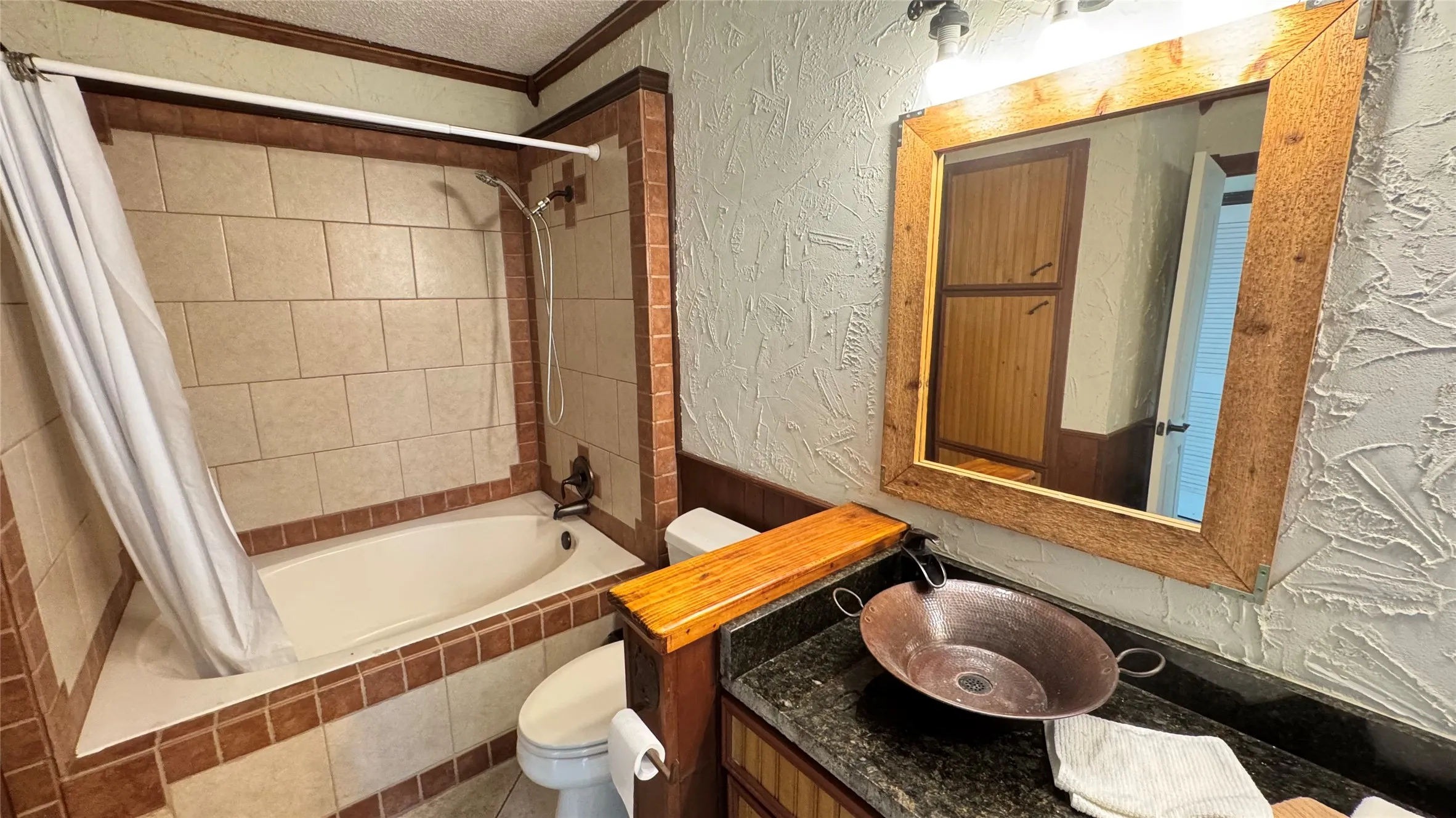 Condominium For Sale in Tarrant County , 1200 Calico Lane 820, Arlington, Texas 76011, 1 Bedroom, 1 Bathroom, Garage spaces, 792 Sqft, built in 1981, Preowned, mls#21259821, Real Estate Agent in Arlington, Homes For Sale in Tarrant county, Homes For Sale in Arlington, Realtor in Arlington Texas, Real Estate Brokerage Independent Realty Texas, Luminita Cordes Realtor
