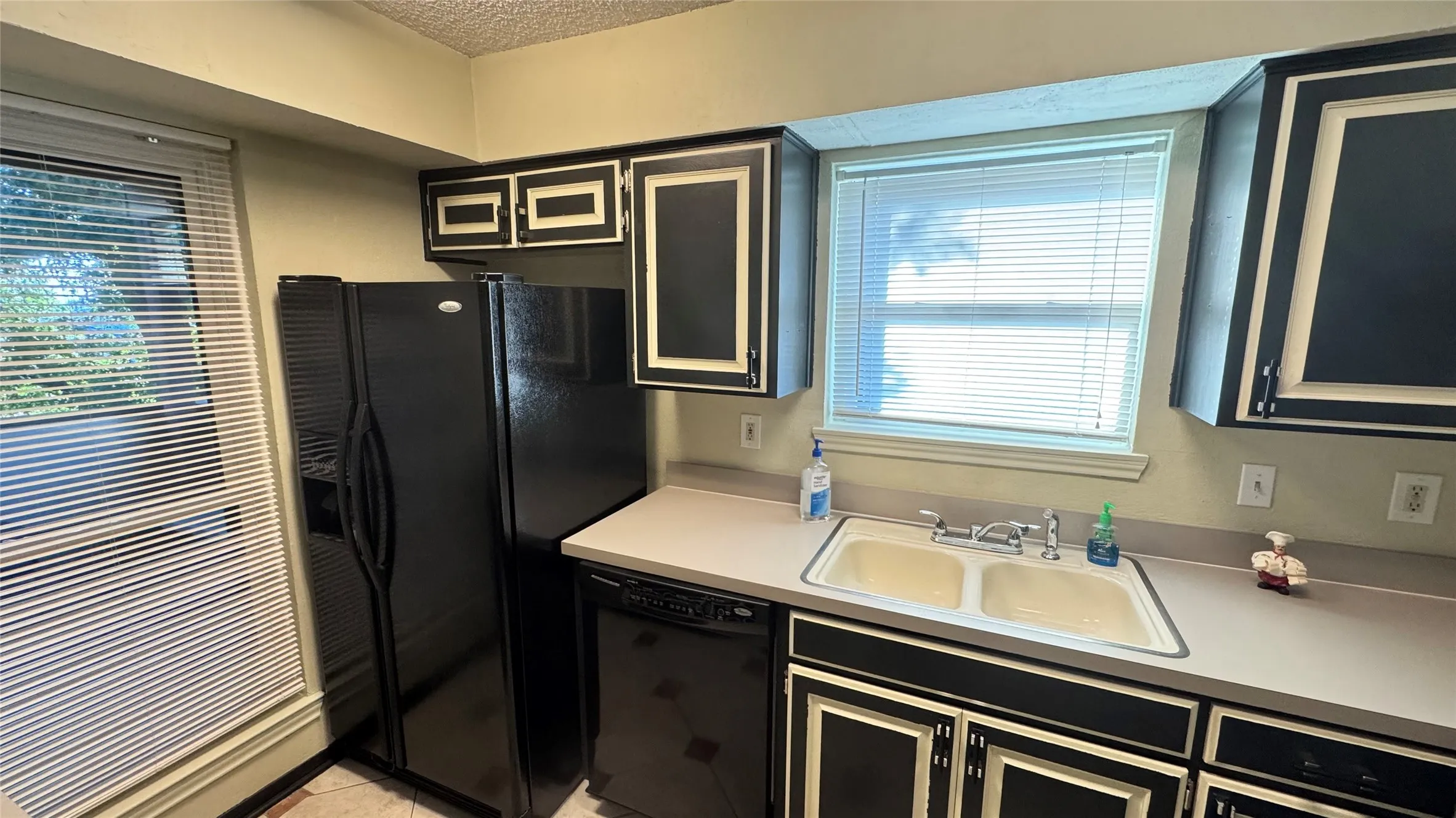 Condominium For Sale in Tarrant County , 1200 Calico Lane 820, Arlington, Texas 76011, 1 Bedroom, 1 Bathroom, Garage spaces, 792 Sqft, built in 1981, Preowned, mls#21259821, Real Estate Agent in Arlington, Homes For Sale in Tarrant county, Homes For Sale in Arlington, Realtor in Arlington Texas, Real Estate Brokerage Independent Realty Texas, Luminita Cordes Realtor
