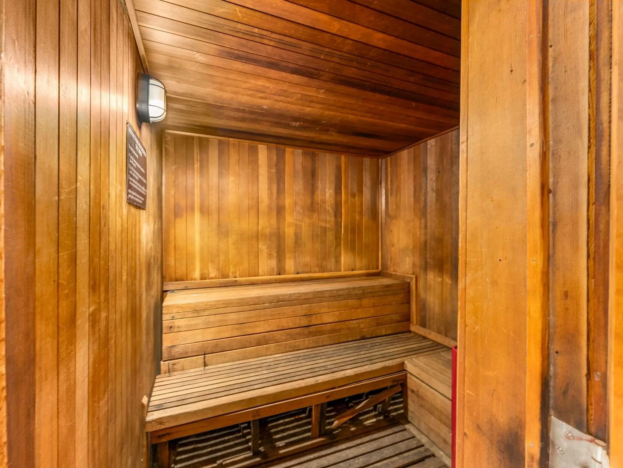 Condominium For Sale in Tarrant County , 1200 Calico Lane 820, Arlington, Texas 76011, 1 Bedroom, 1 Bathroom, Garage spaces, 792 Sqft, built in 1981, Preowned, mls#21259821, Real Estate Agent in Arlington, Homes For Sale in Tarrant county, Homes For Sale in Arlington, Realtor in Arlington Texas, Real Estate Brokerage Independent Realty Texas, Luminita Cordes Realtor