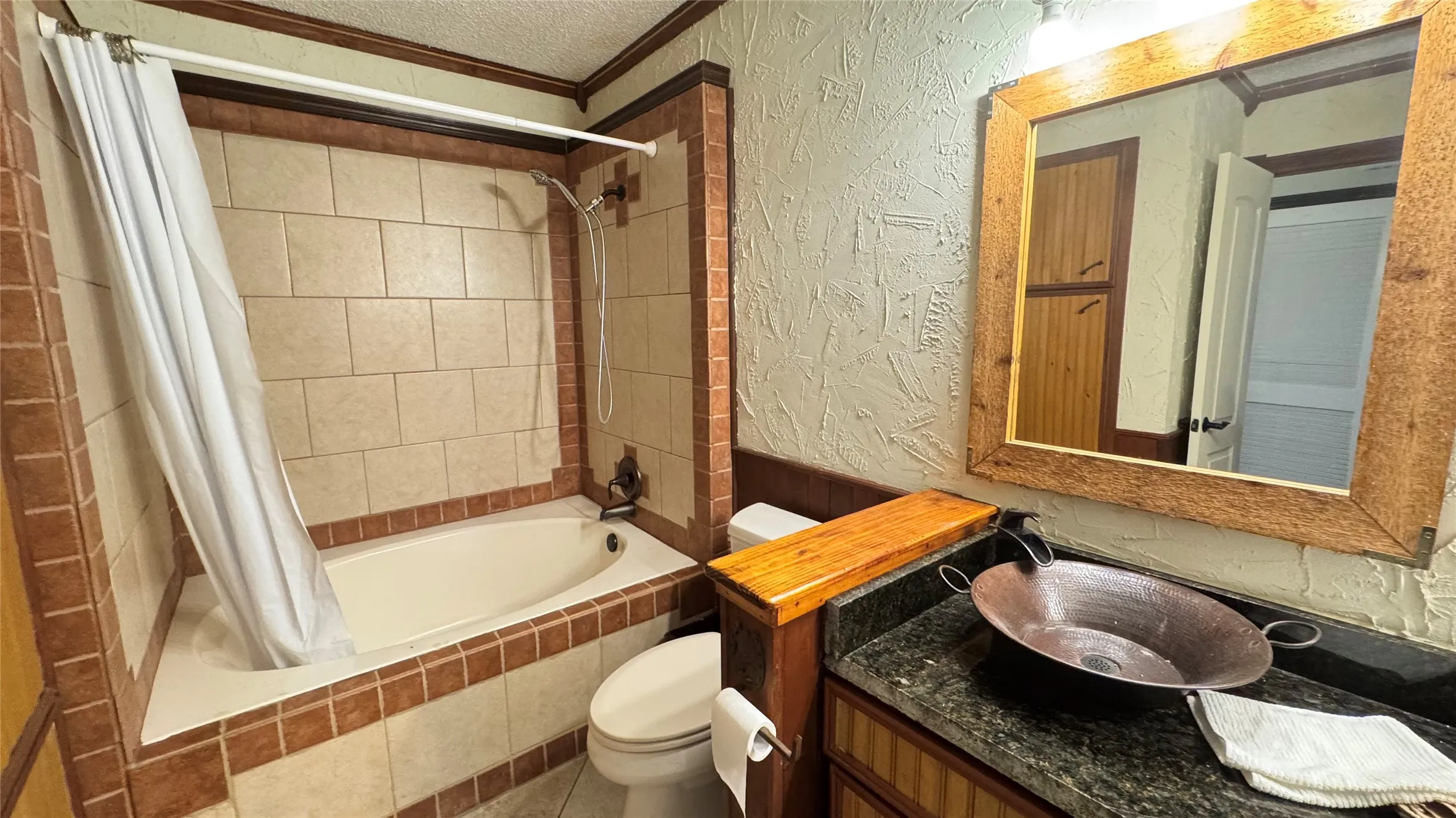 Condominium For Sale in Tarrant County , 1200 Calico Lane 820, Arlington, Texas 76011, 1 Bedroom, 1 Bathroom, Garage spaces, 792 Sqft, built in 1981, Preowned, mls#21259821, Real Estate Agent in Arlington, Homes For Sale in Tarrant county, Homes For Sale in Arlington, Realtor in Arlington Texas, Real Estate Brokerage Independent Realty Texas, Luminita Cordes Realtor